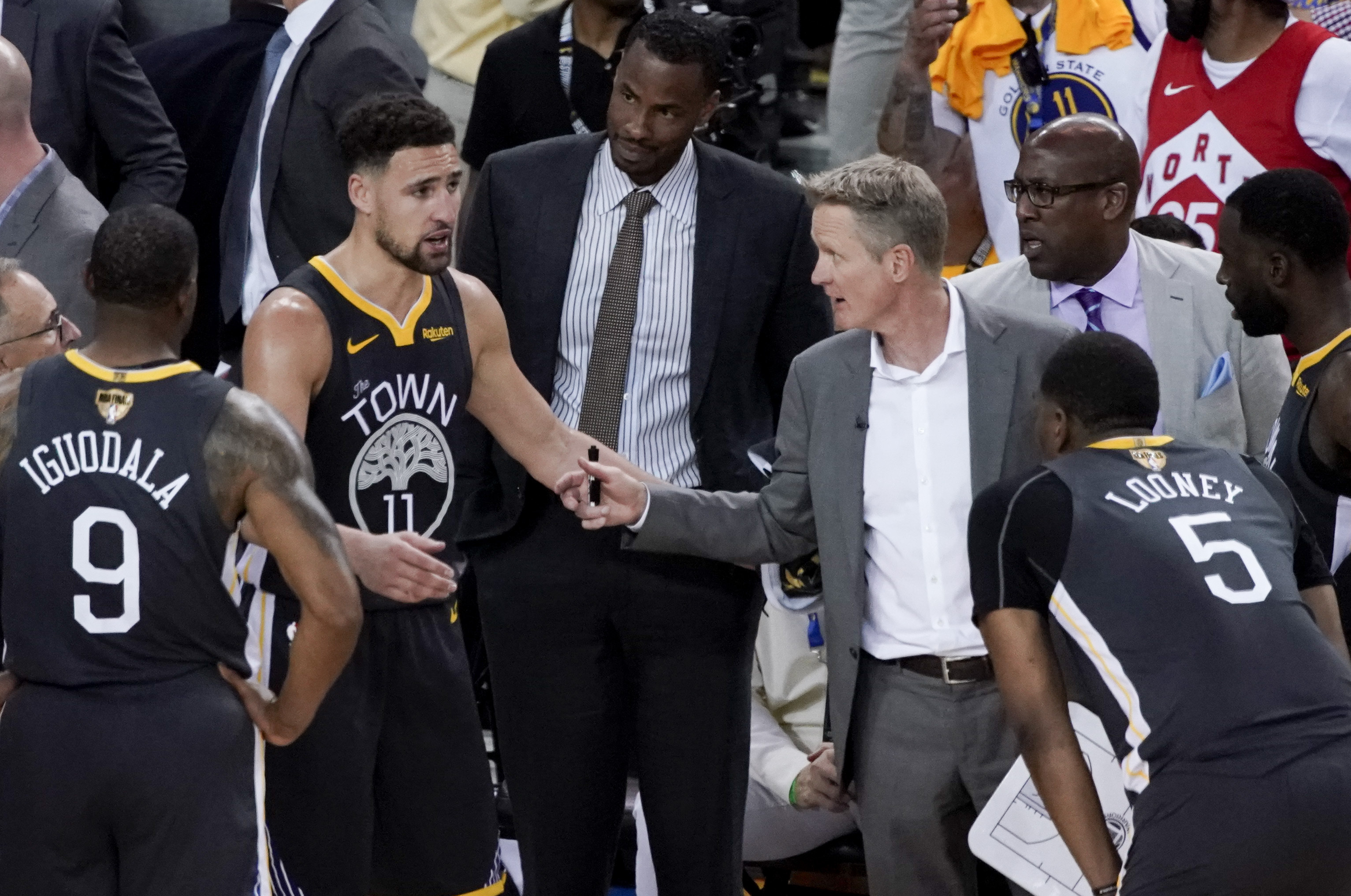 With cracks in a dynasty showing, Warriors are on the brink