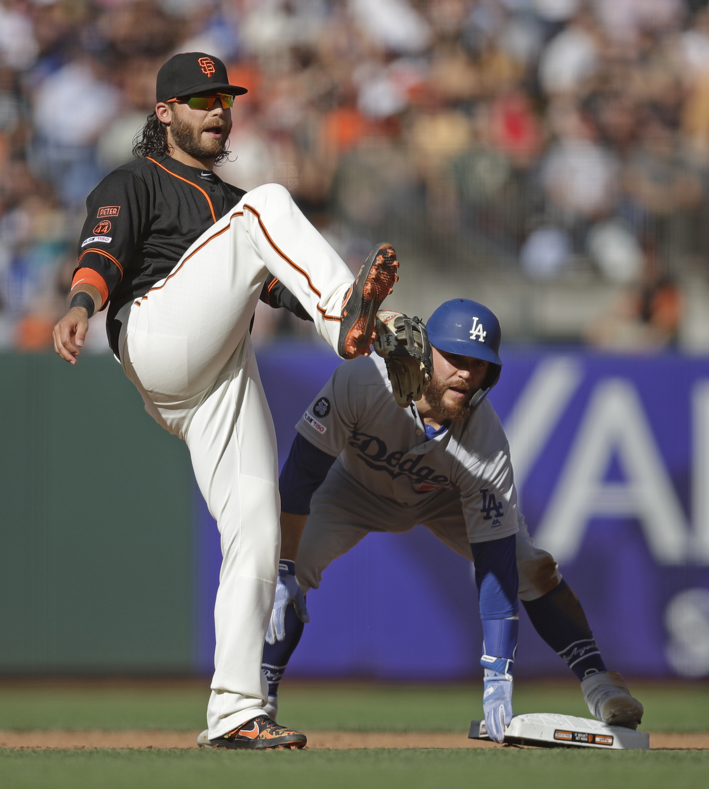 Seager makes Giants' strategy backfire in Dodgers' 7-2 win