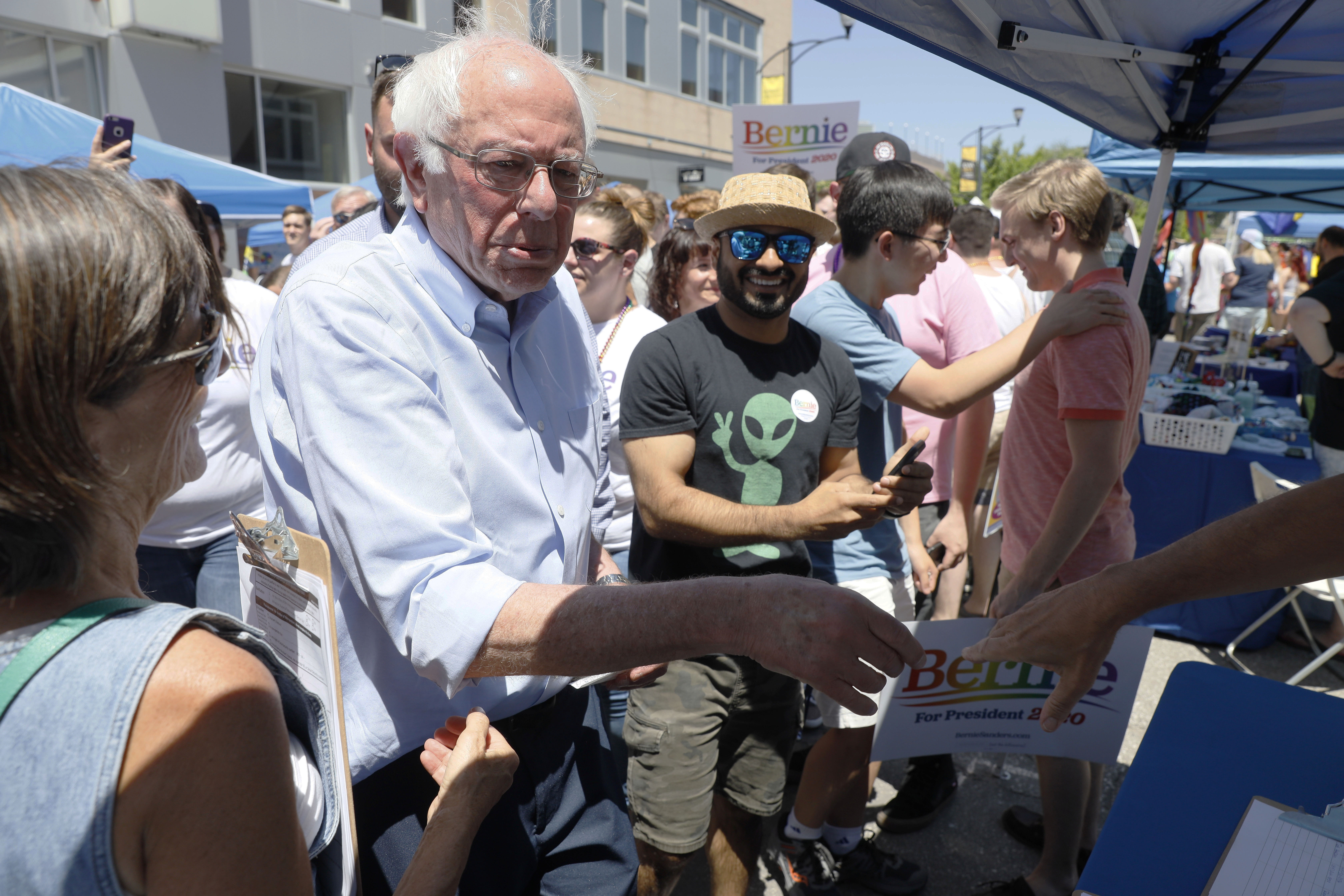 Democratic candidates take veiled swipes at Biden in Iowa