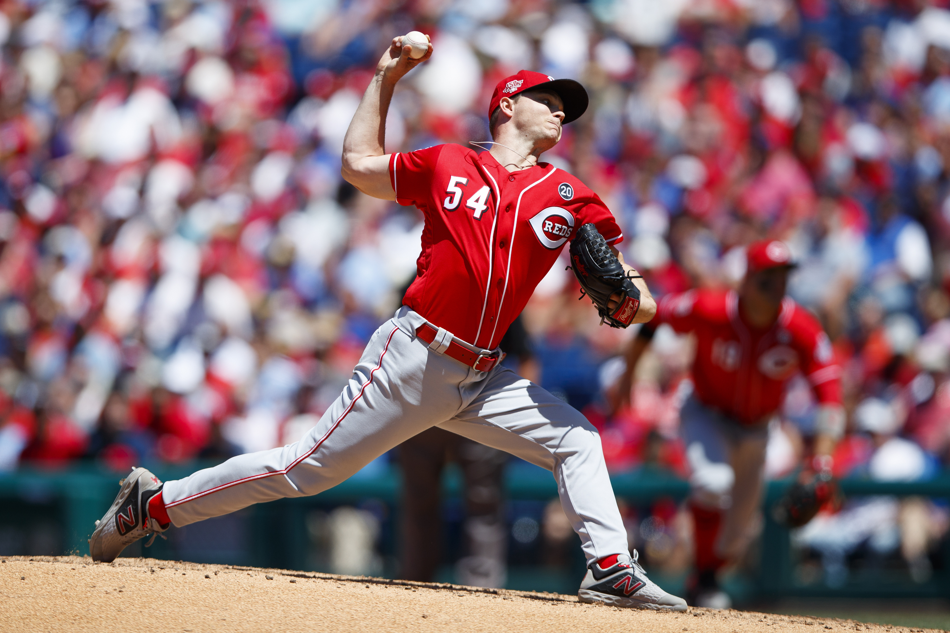 Reds avoid sweep, rally in 7th to top Phillies 4-3
