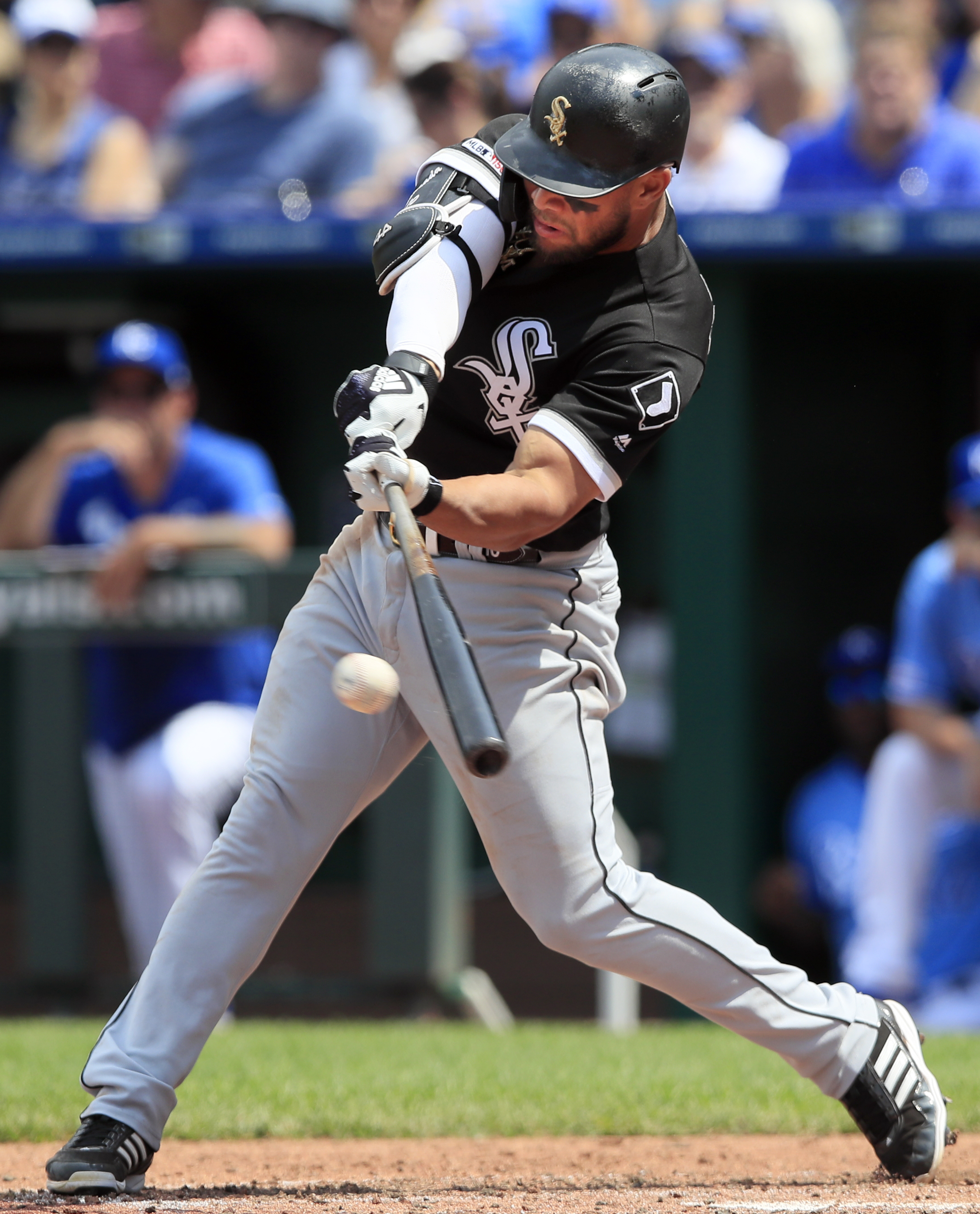 Jimenez hits long home run, leading Lopez, White Sox over KC
