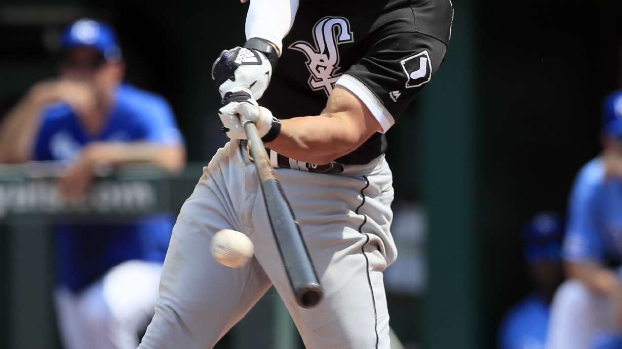 Jimenez hits long home run, leading Lopez, White Sox over KC