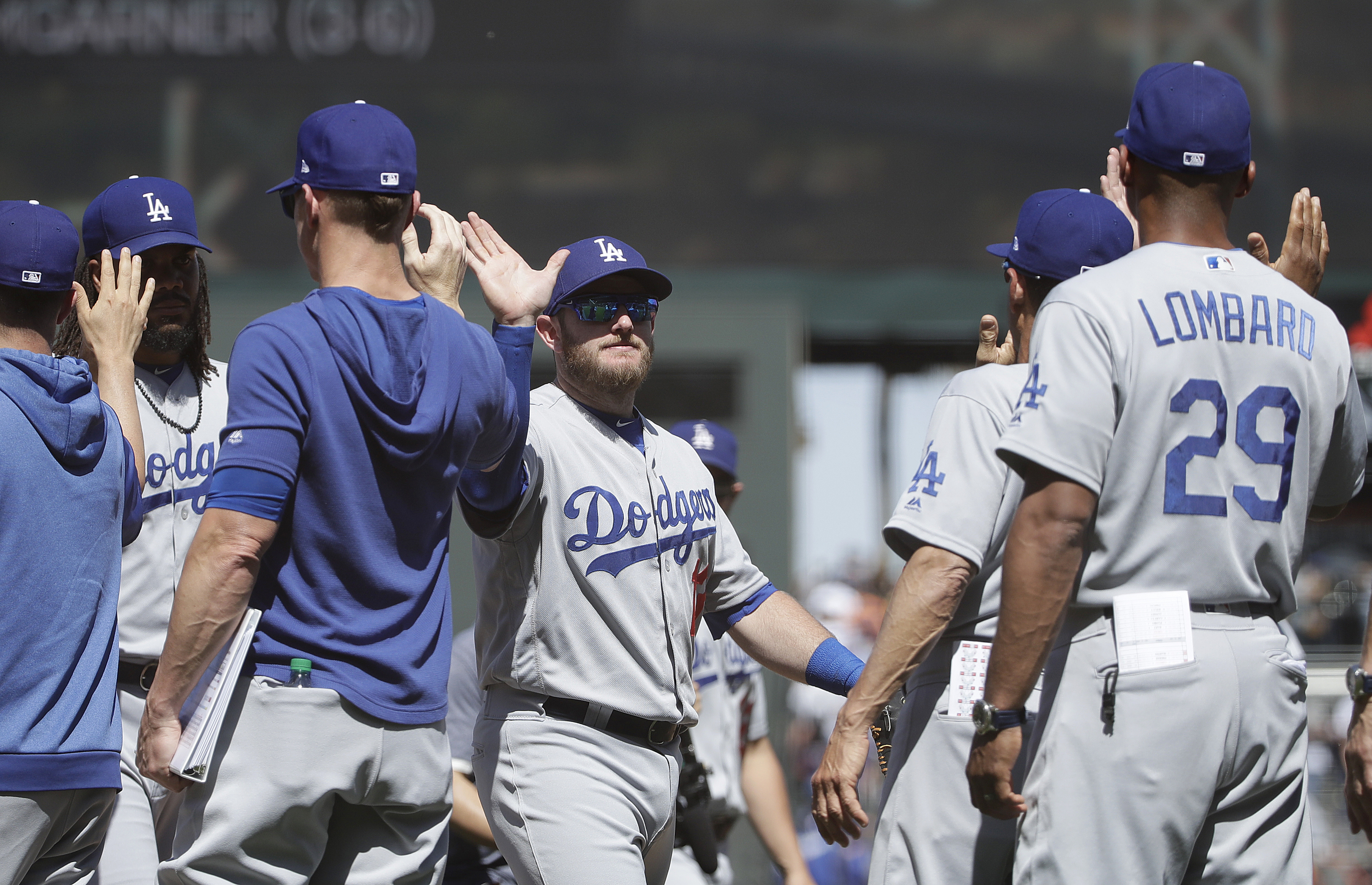 Buehler, Muncy lead Dodgers to 1-0 shutout of Giants