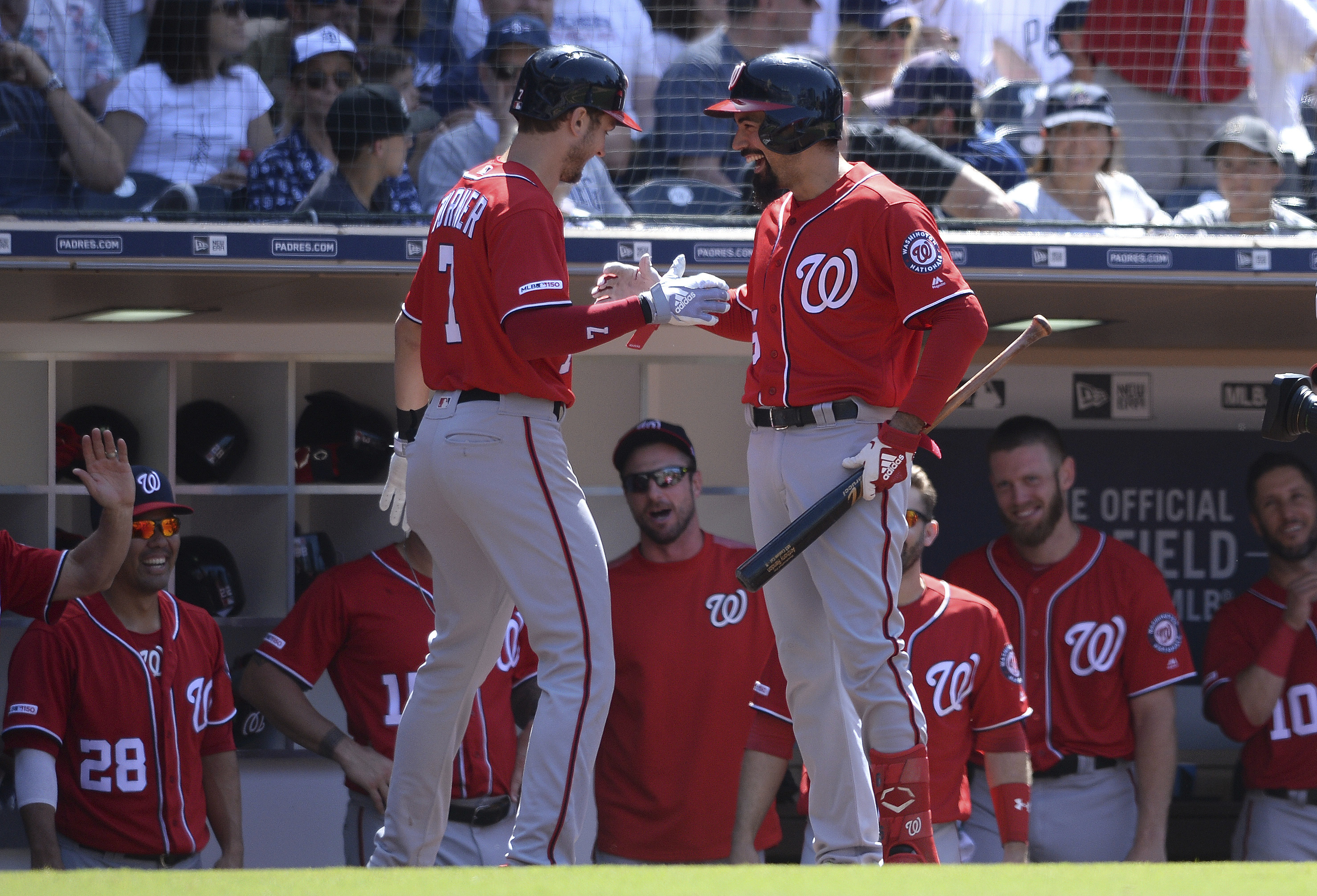 Nationals hit 4 straight homers in 8th to stun Padres 5-2