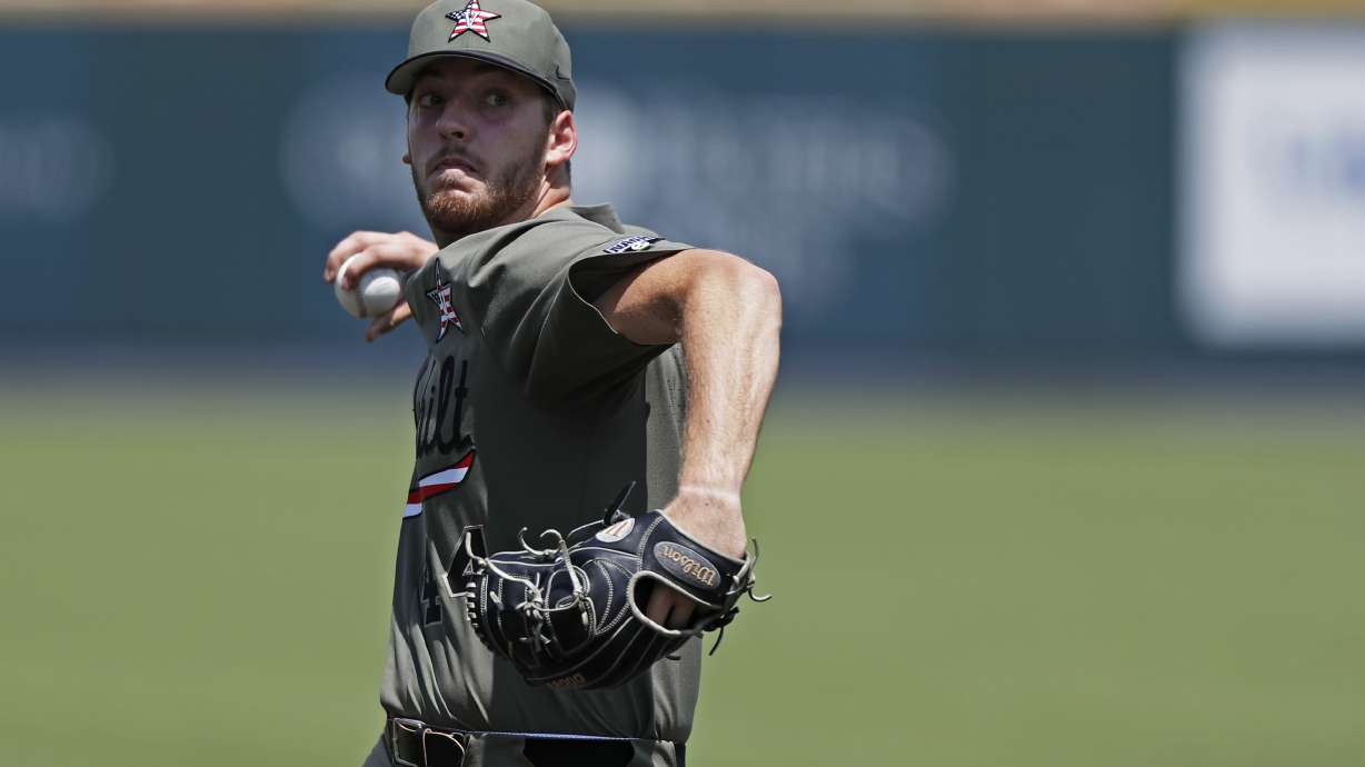 Vanderbilt advances to College World Series, routs Duke 13-2