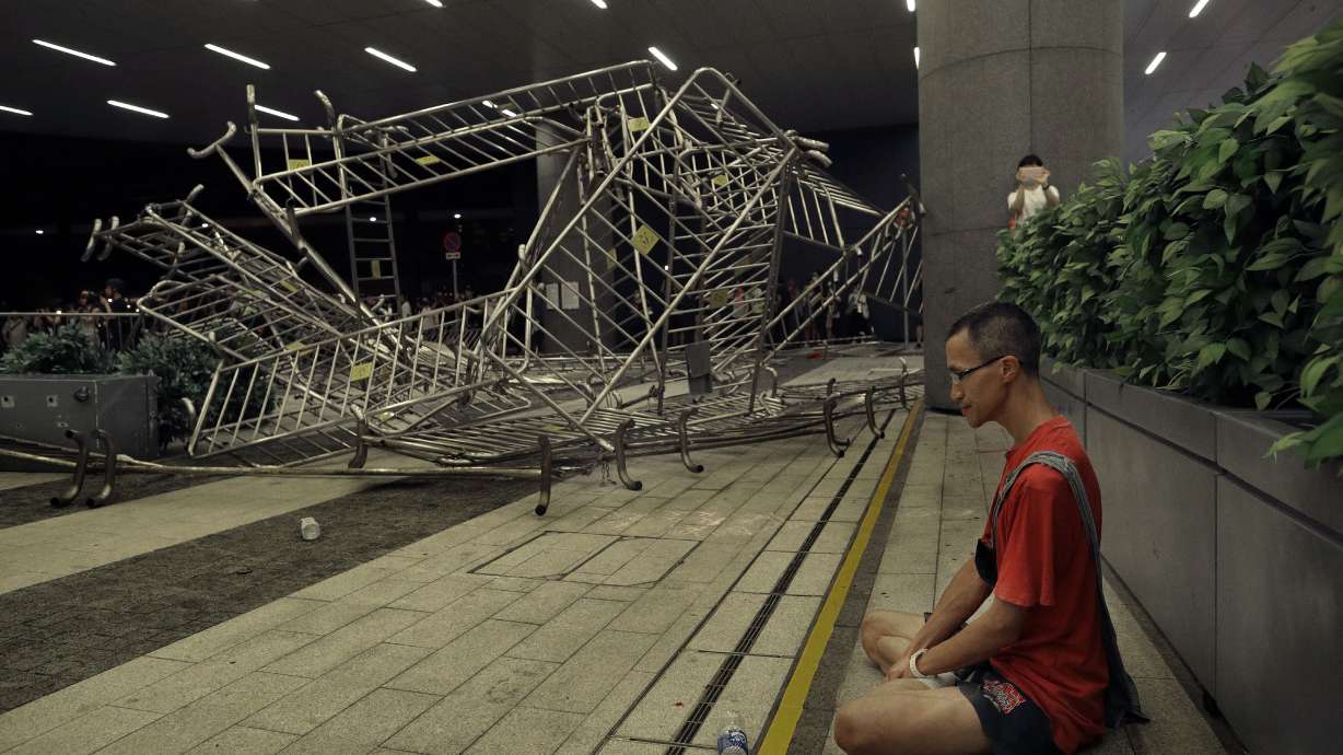 Extradition bill pushes Hong Kong to a political crisis