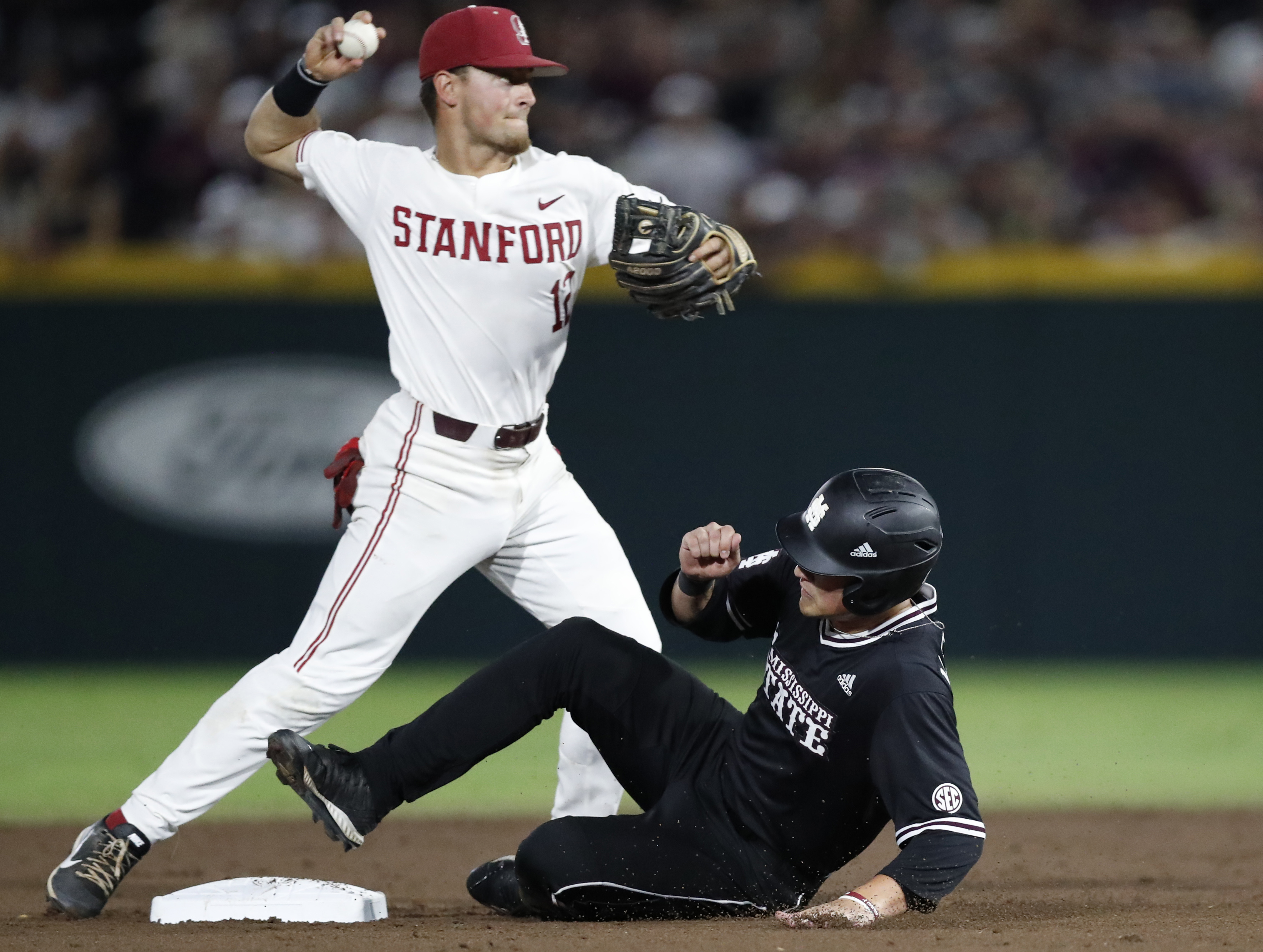 Mississippi St makes CWS again, beats Stanford 8-1