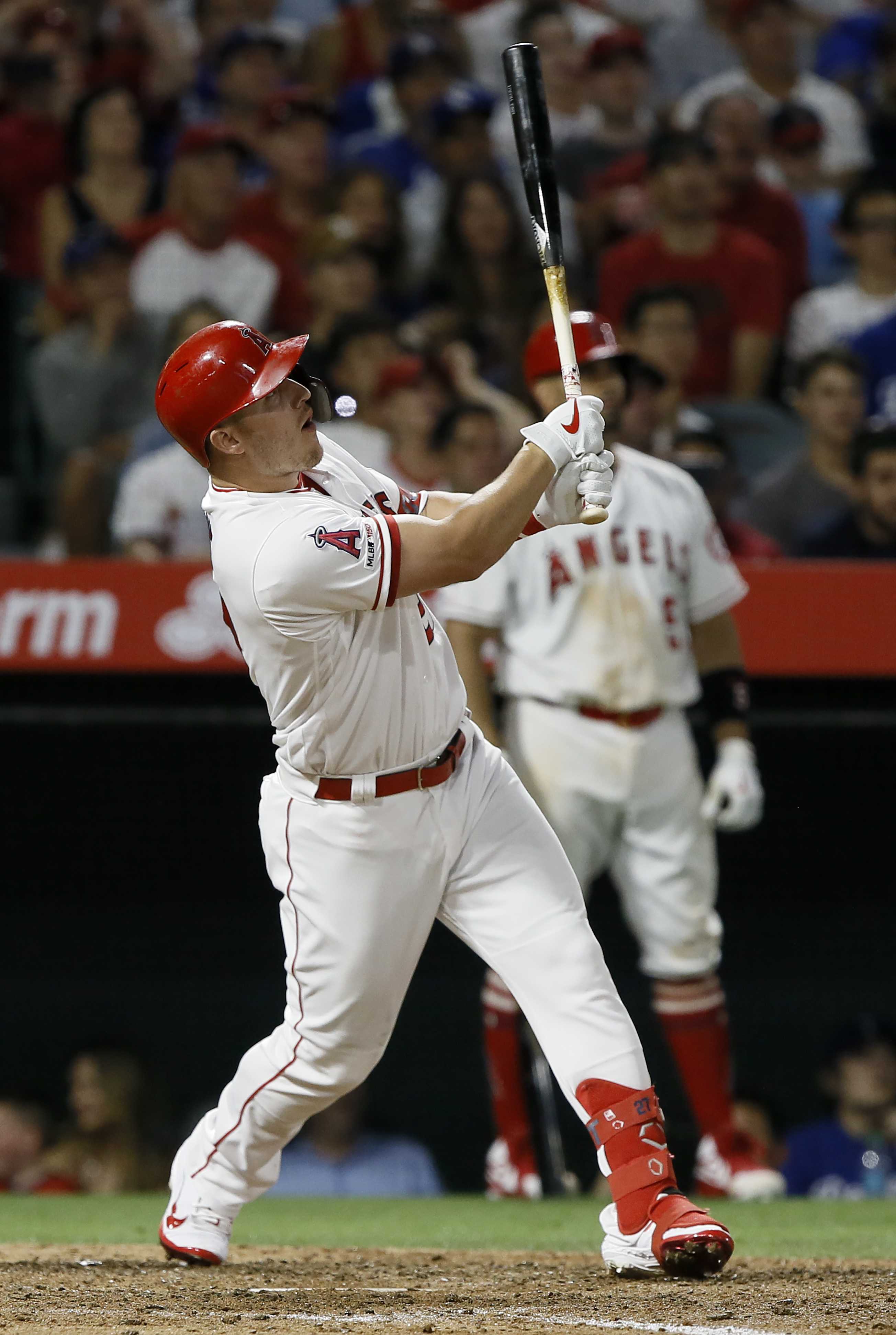 Trout hits tying HR, and Angels rally to beat Dodgers 5-3