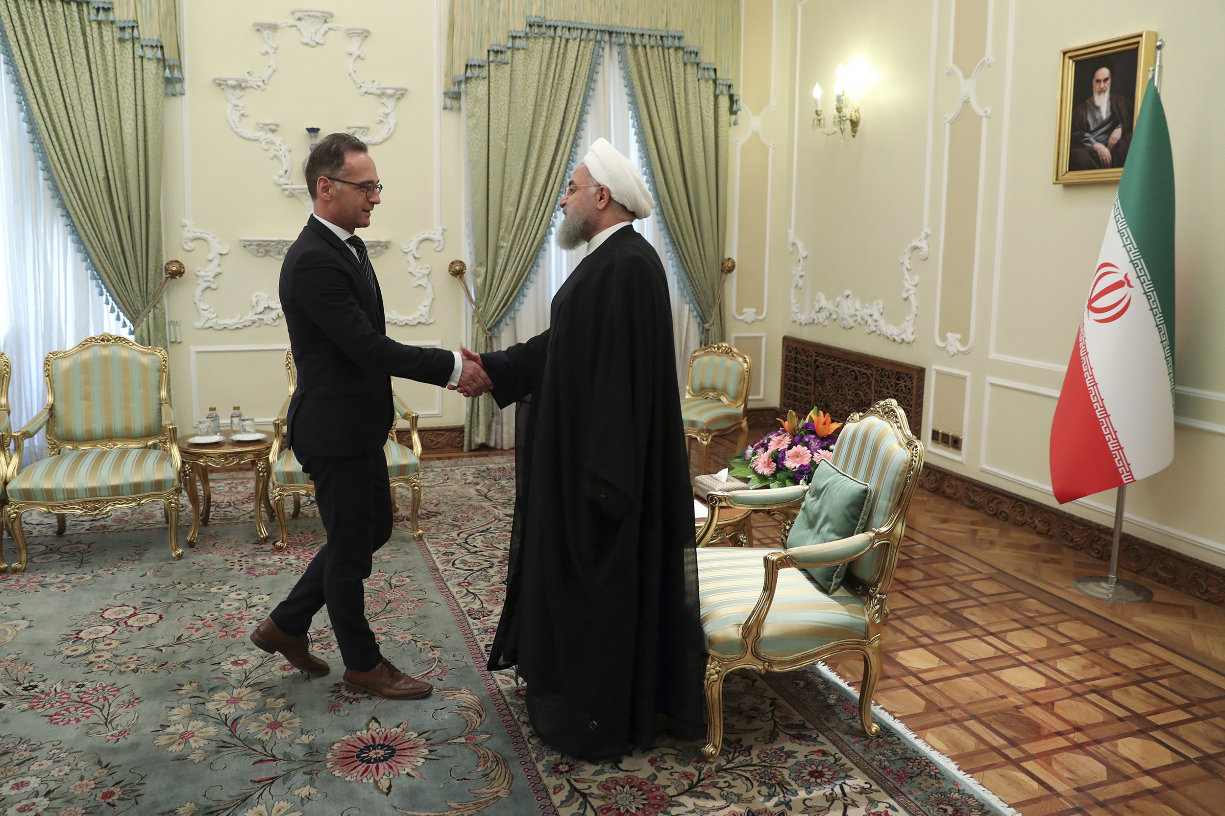 Japan premier hopes to ease US-Iran tensions in Tehran visit