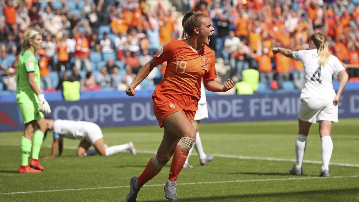Netherlands bests New Zealand 1-0 on stoppage time goal