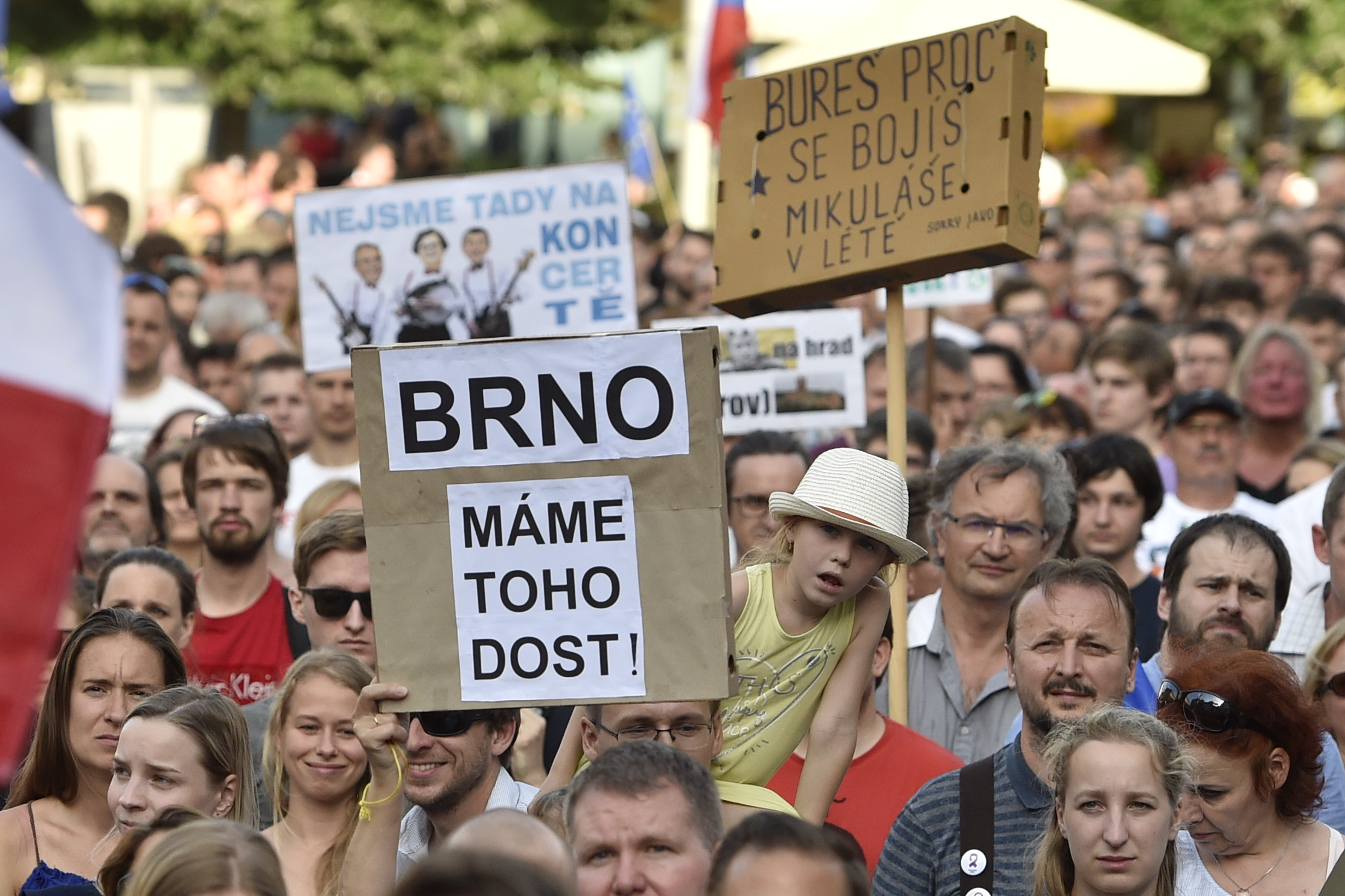 Thousands of Czechs demand premier, justice minister resign