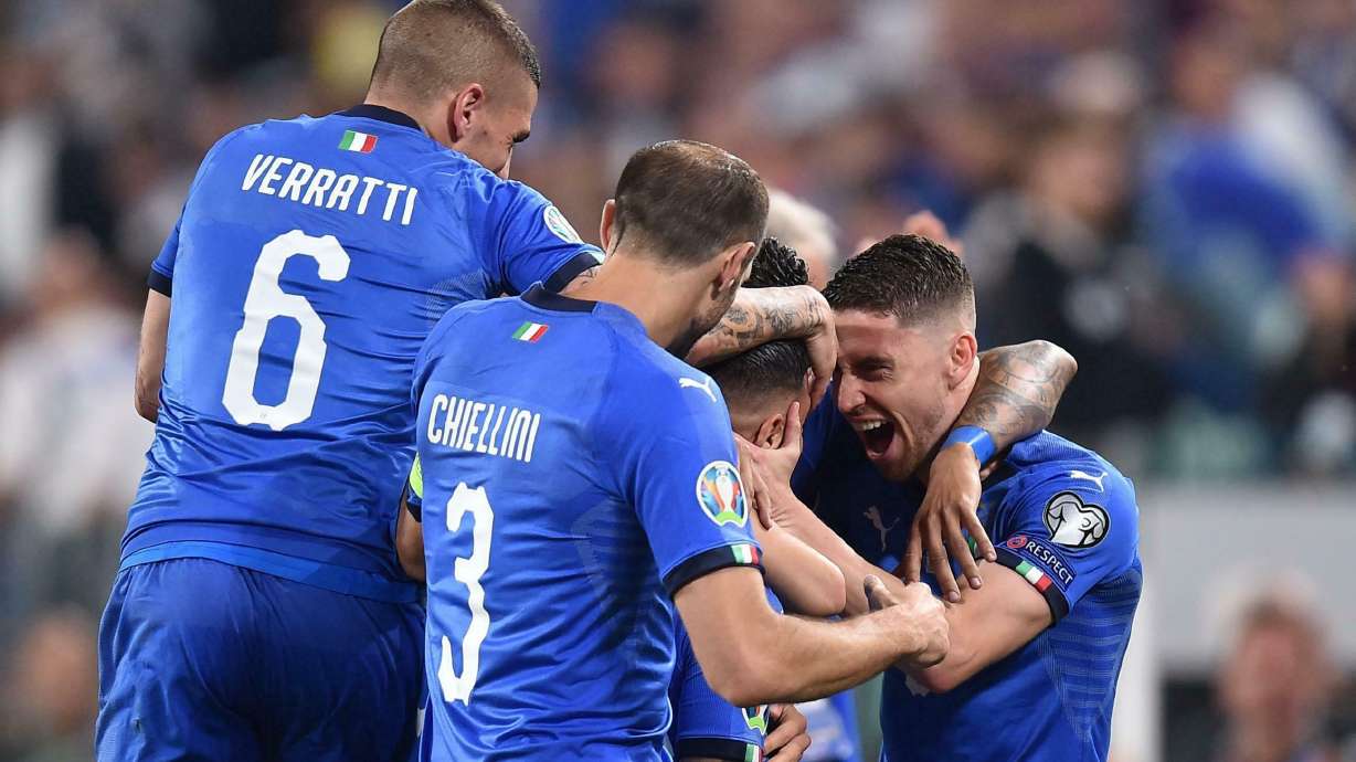 Italy scores late to beat Bosnia 2-1 and keep perfect record