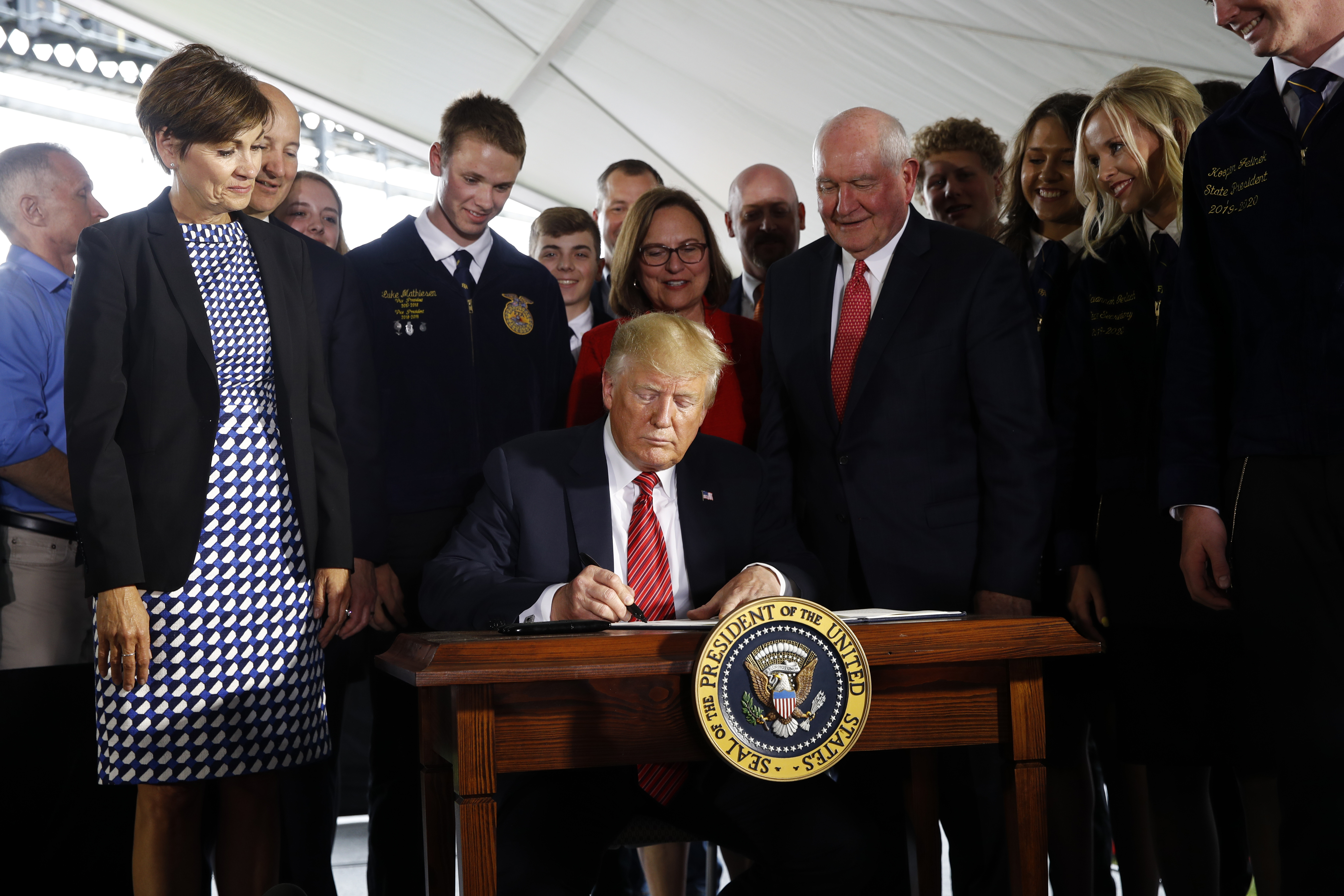 Trump orders simpler path for genetically engineered food