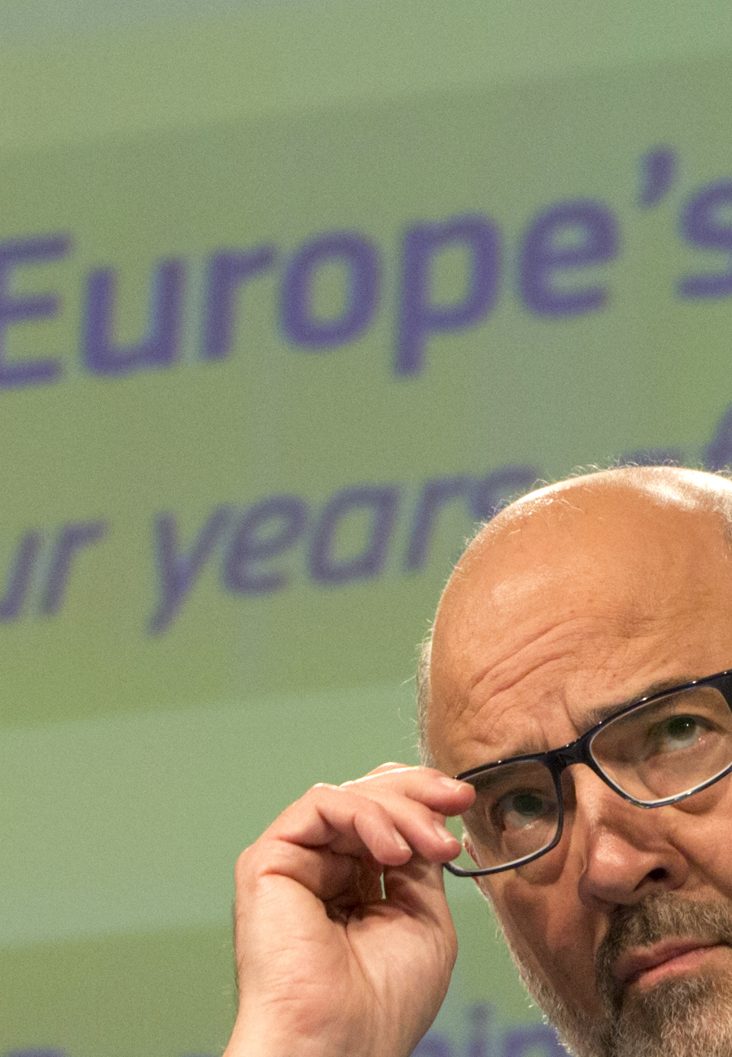 EU asks Italy to better explain debt or face legal action