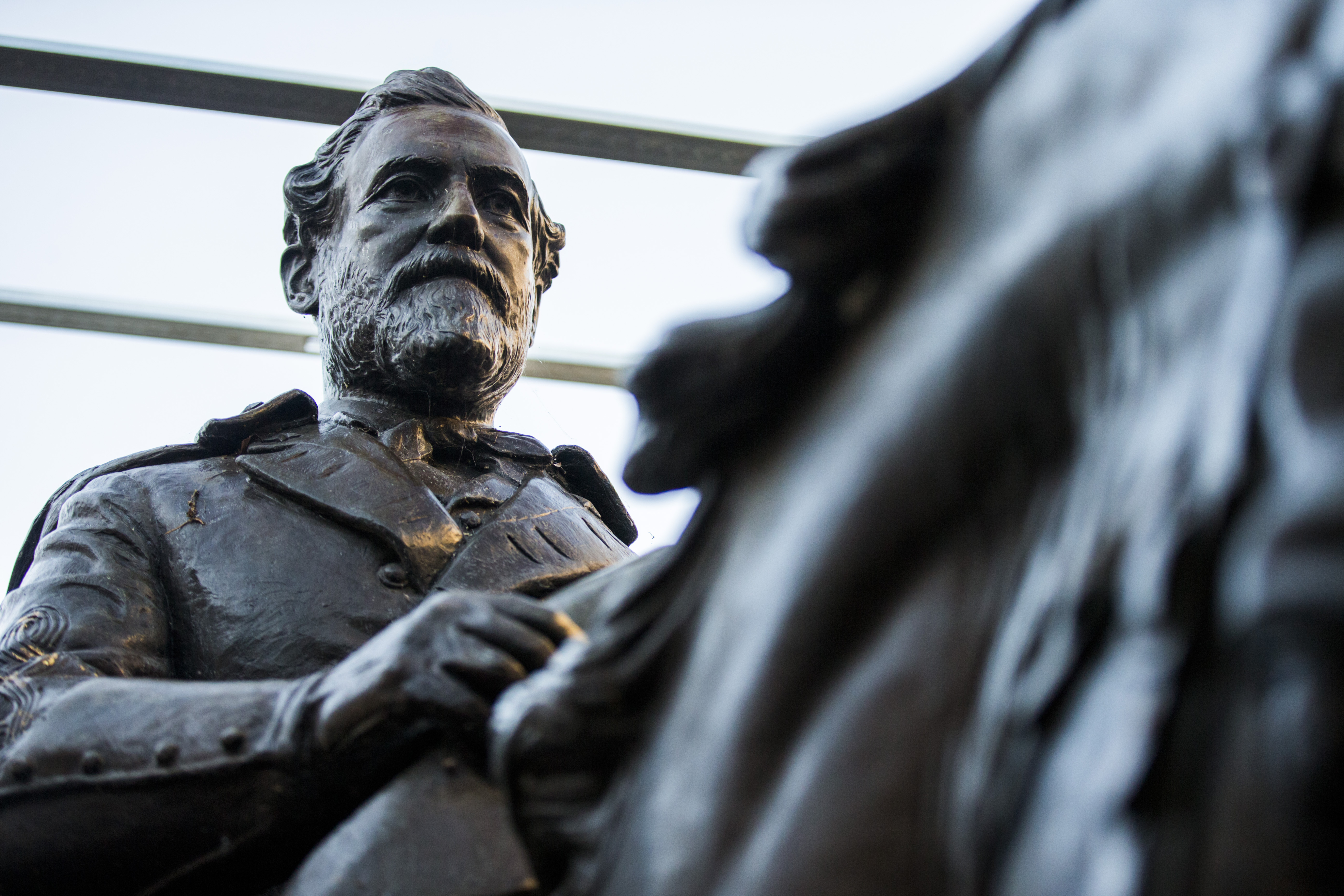 Dallas law firm places winning bid for Robert E. Lee statue