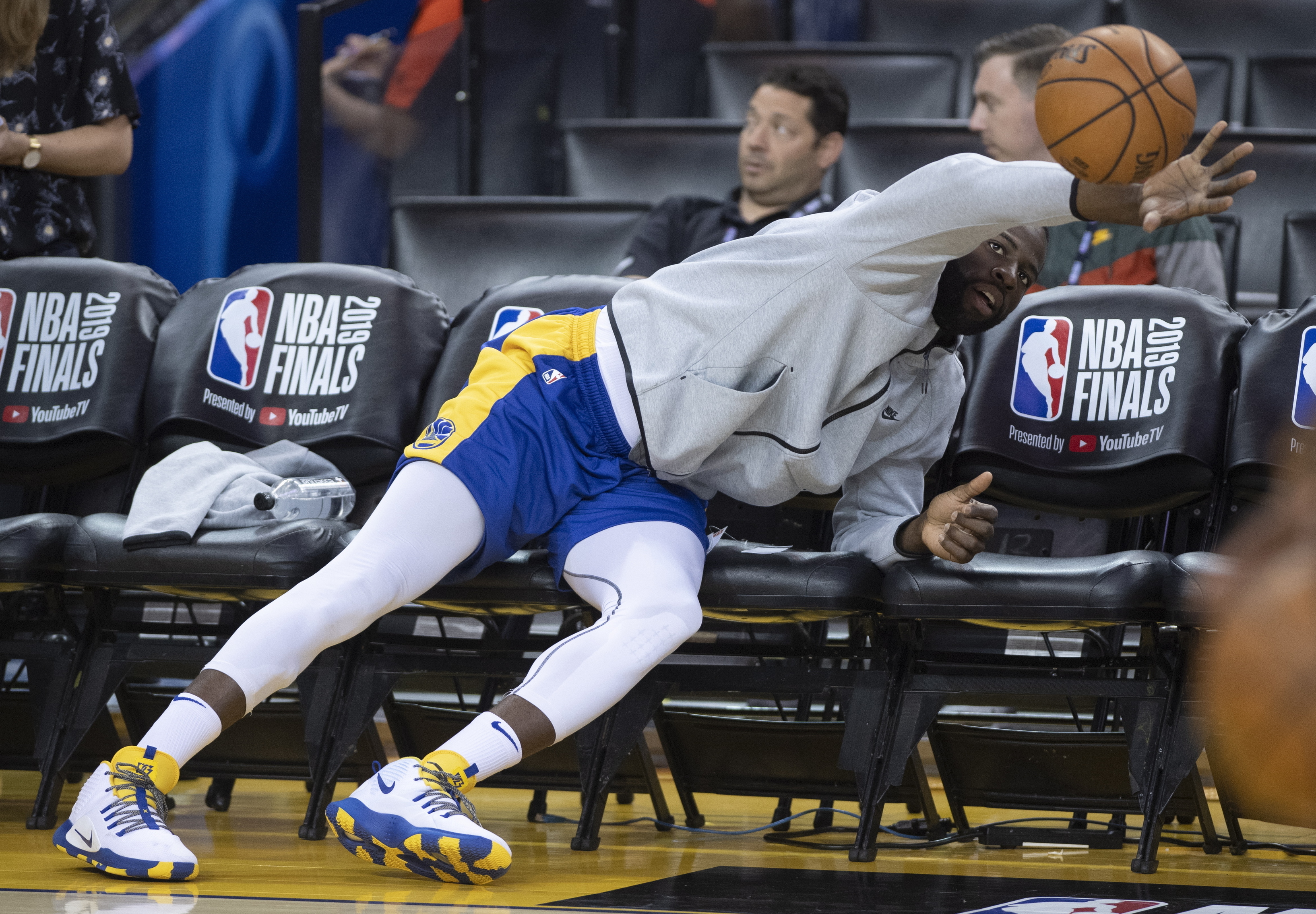Warriors play final game at Oracle trying to force Game 7