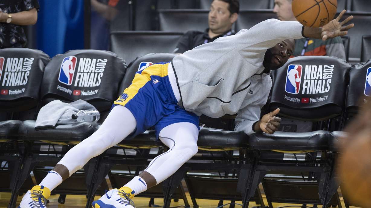 Warriors play final game at Oracle trying to force Game 7