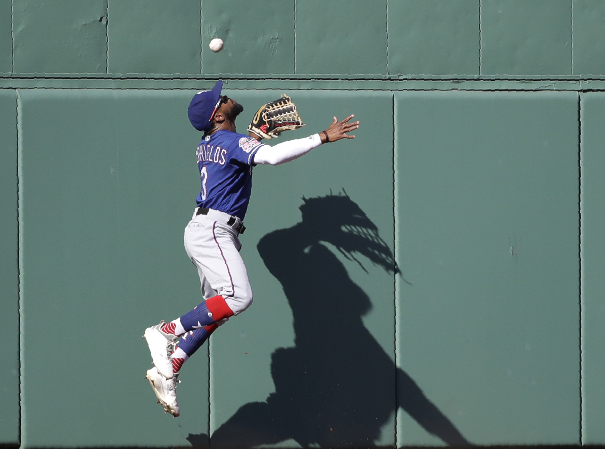 Betts' bases-loaded walk gives Red Sox 4-3 win over Rangers
