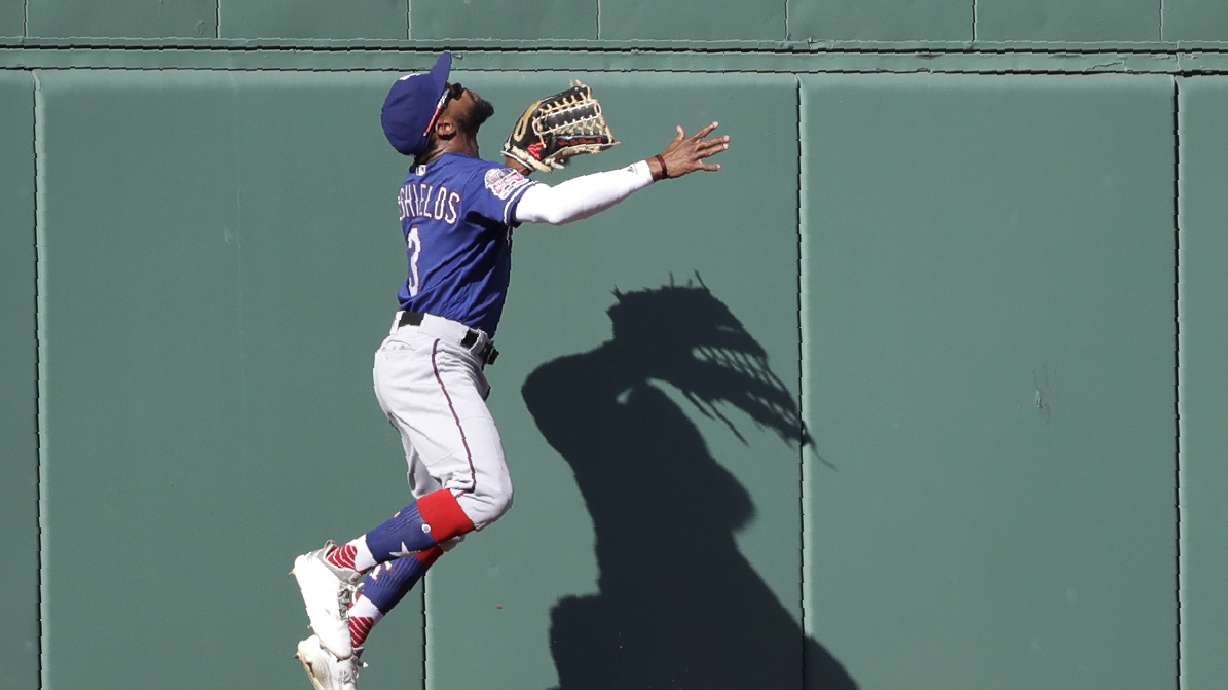 Betts' bases-loaded walk gives Red Sox 4-3 win over Rangers