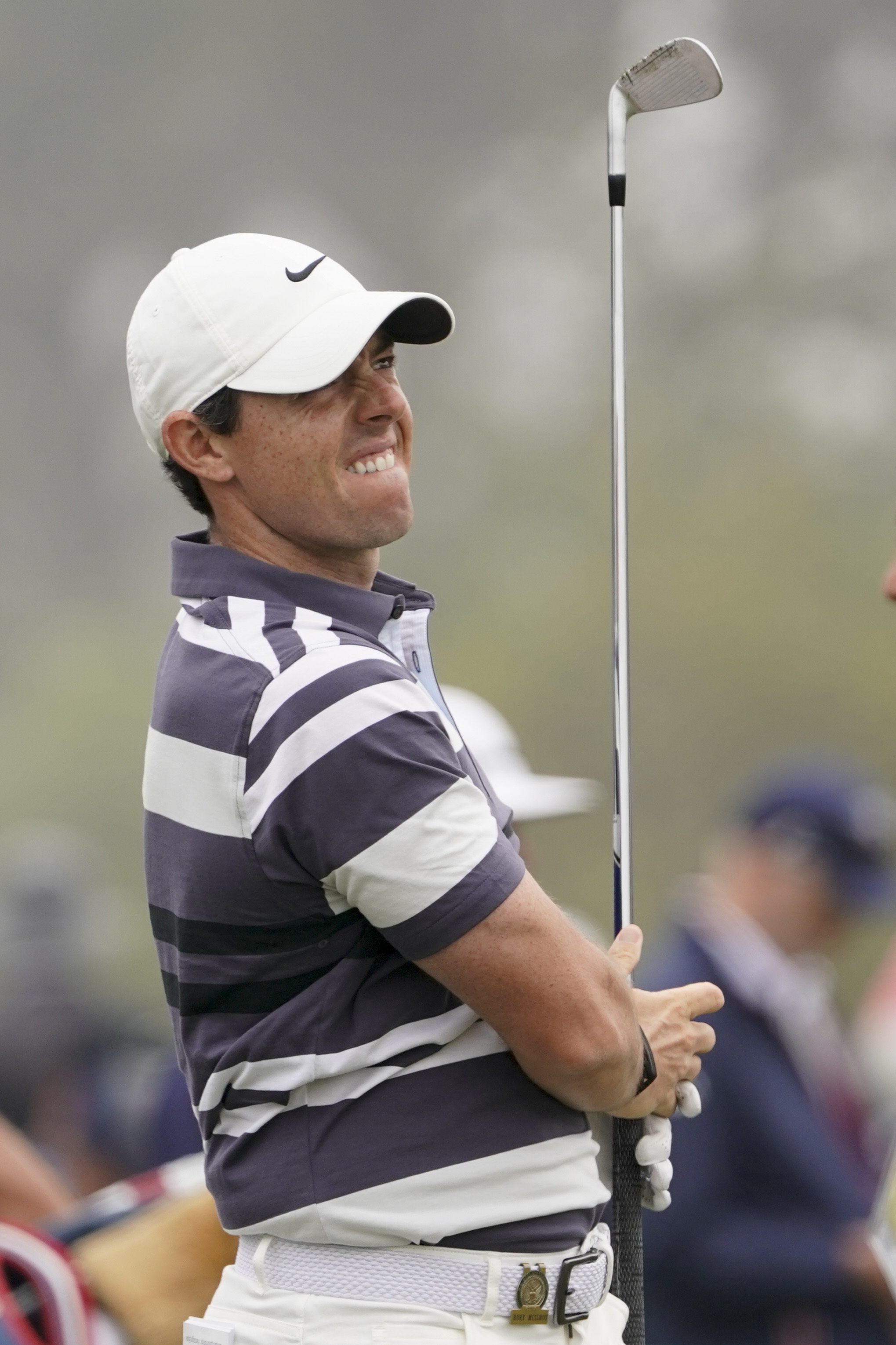 After rescuing putter, Rory McIlroy looks for Open title