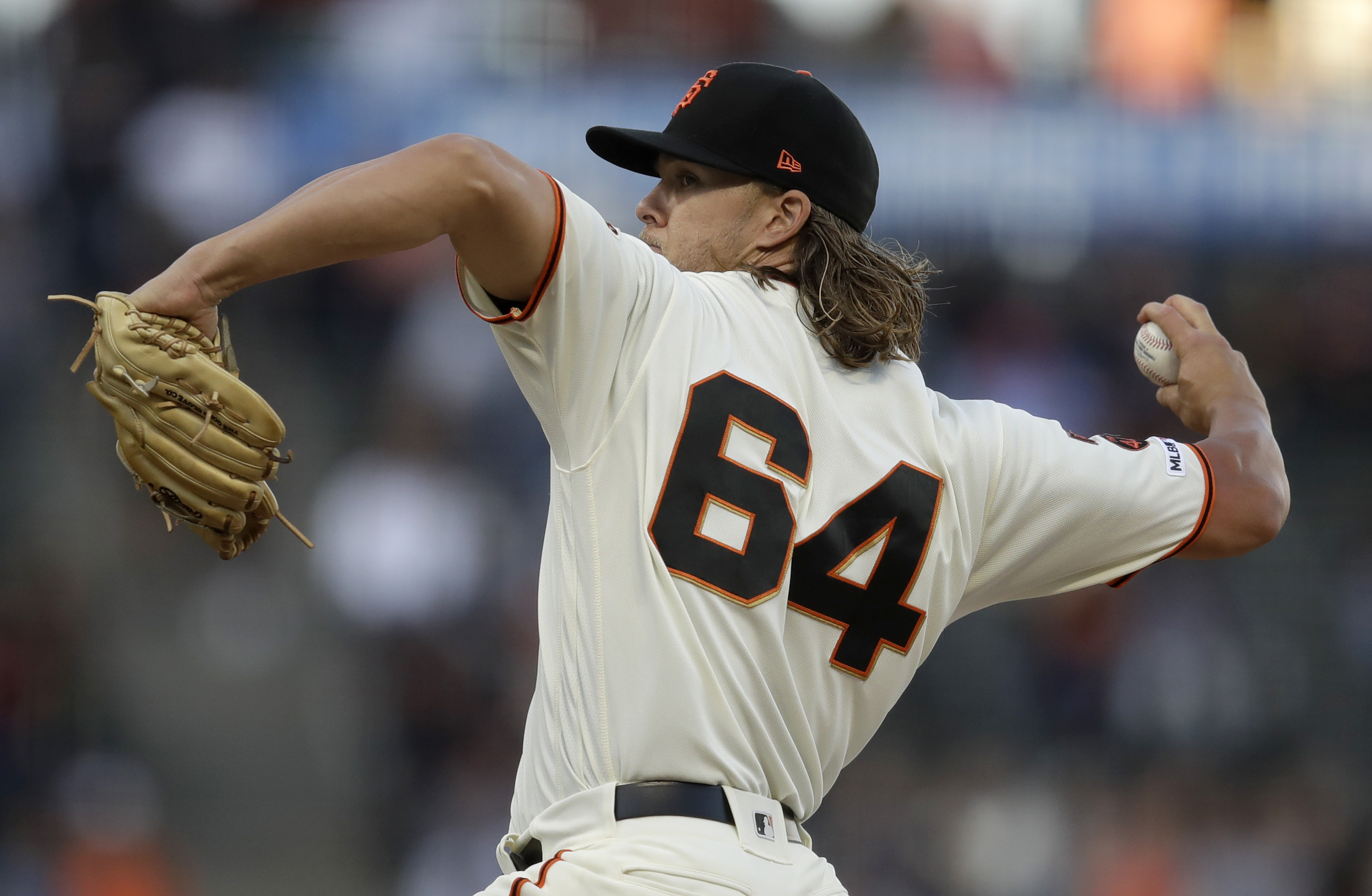 Giants hold on in 9th to beat Padres 4-2