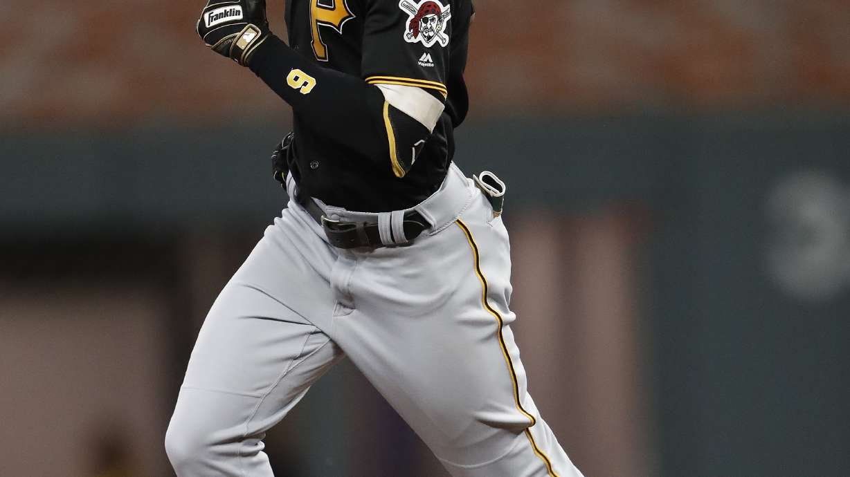 Riley HR ties it in 9th, Braves top Bucs in 11 for 6 in row