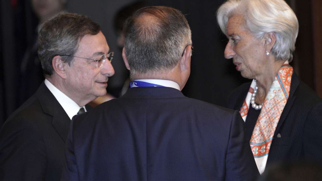 Euro gains in global use, but dollar still dominates