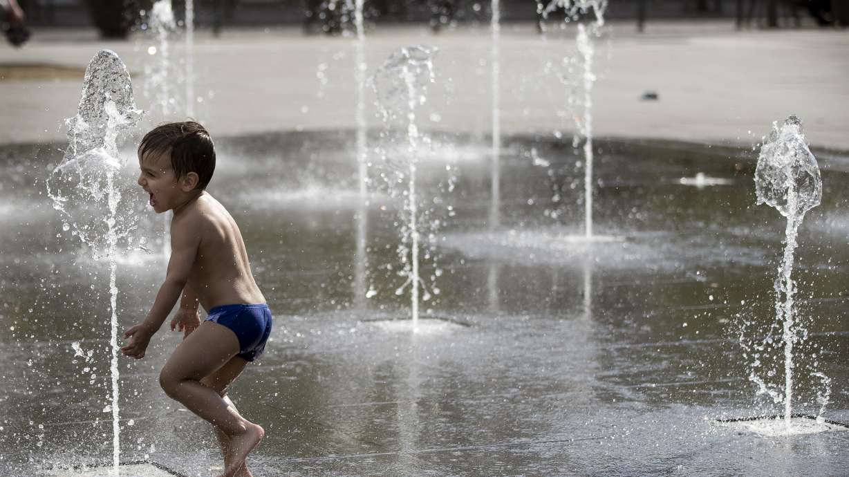 6 people drown, hundreds seek medical help in Lithuania heat