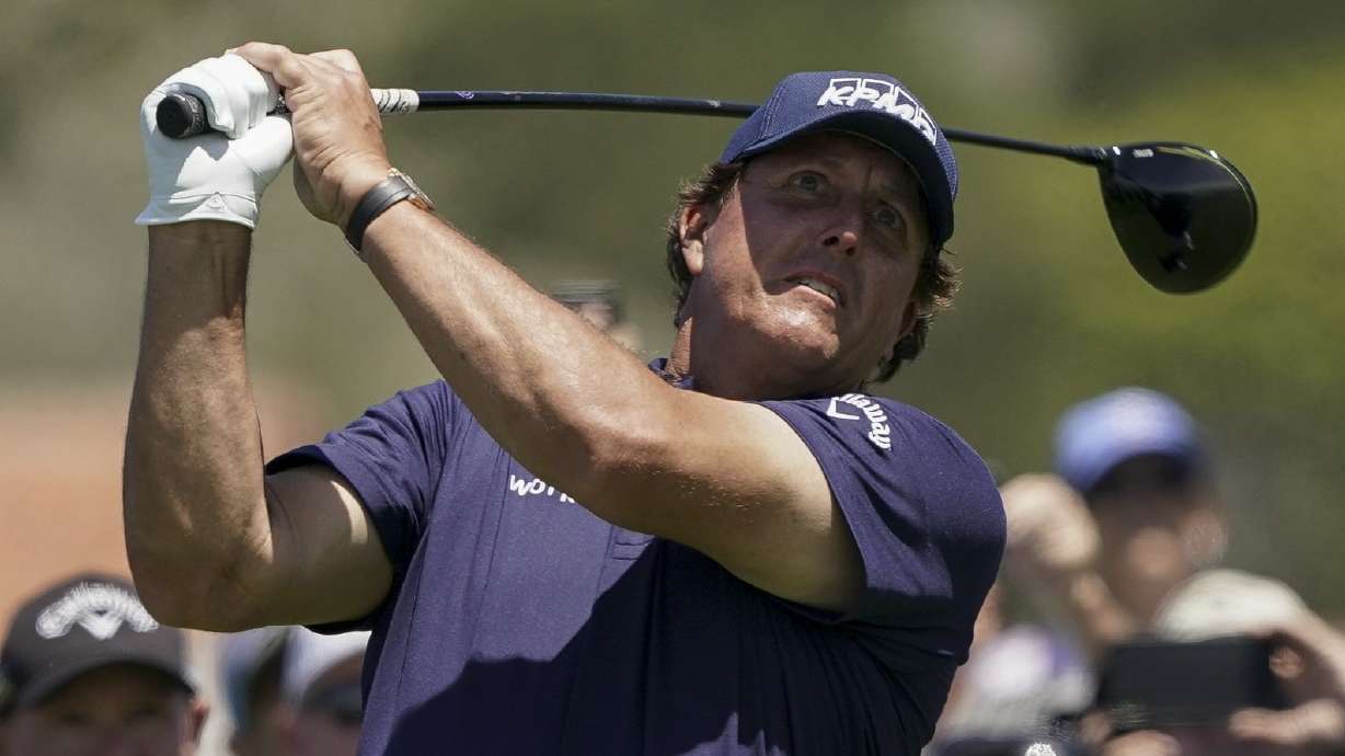 The Latest: Rose birdies last 3 holes to lead Open