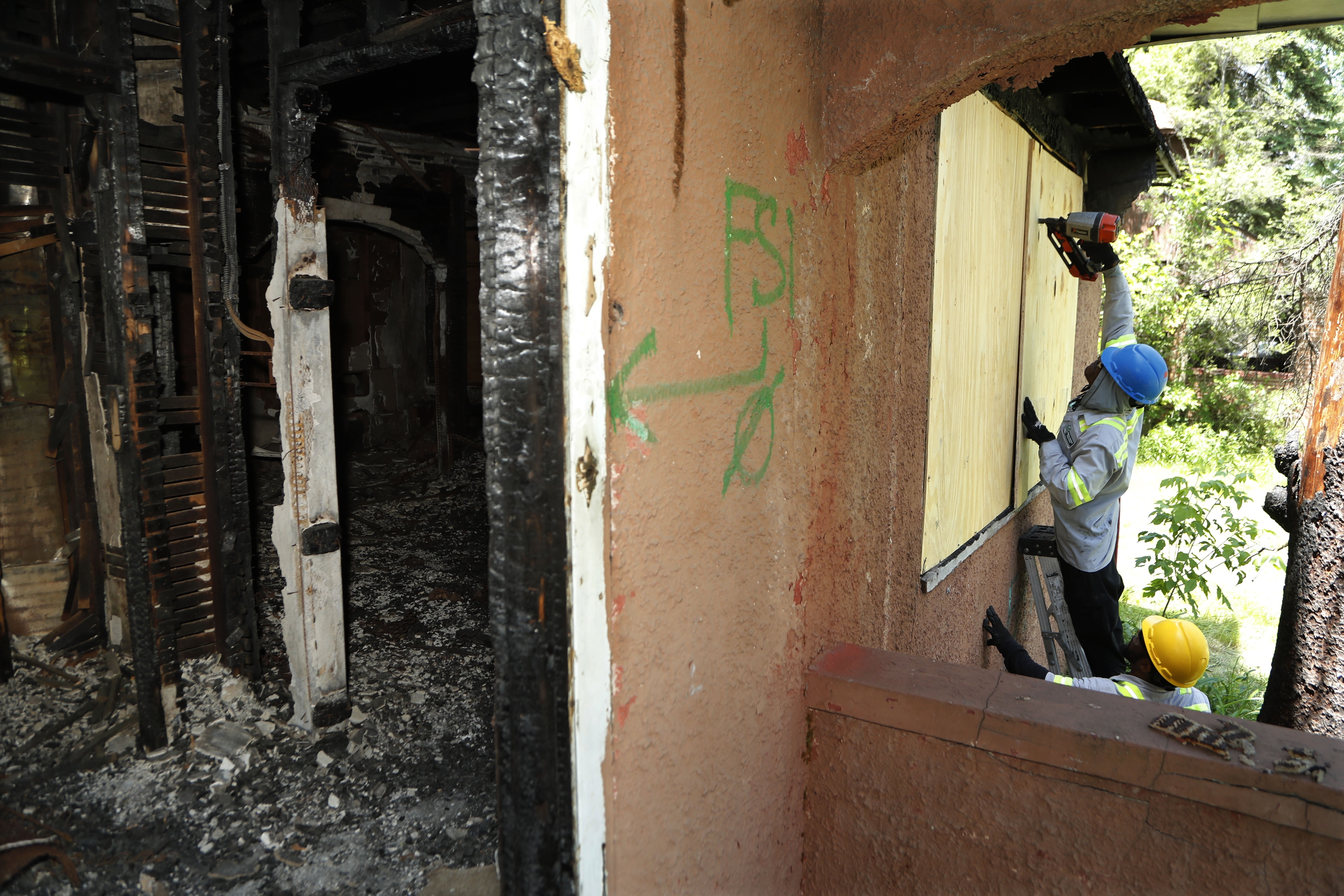 Detroit hurries to board vacant houses after serial slayings