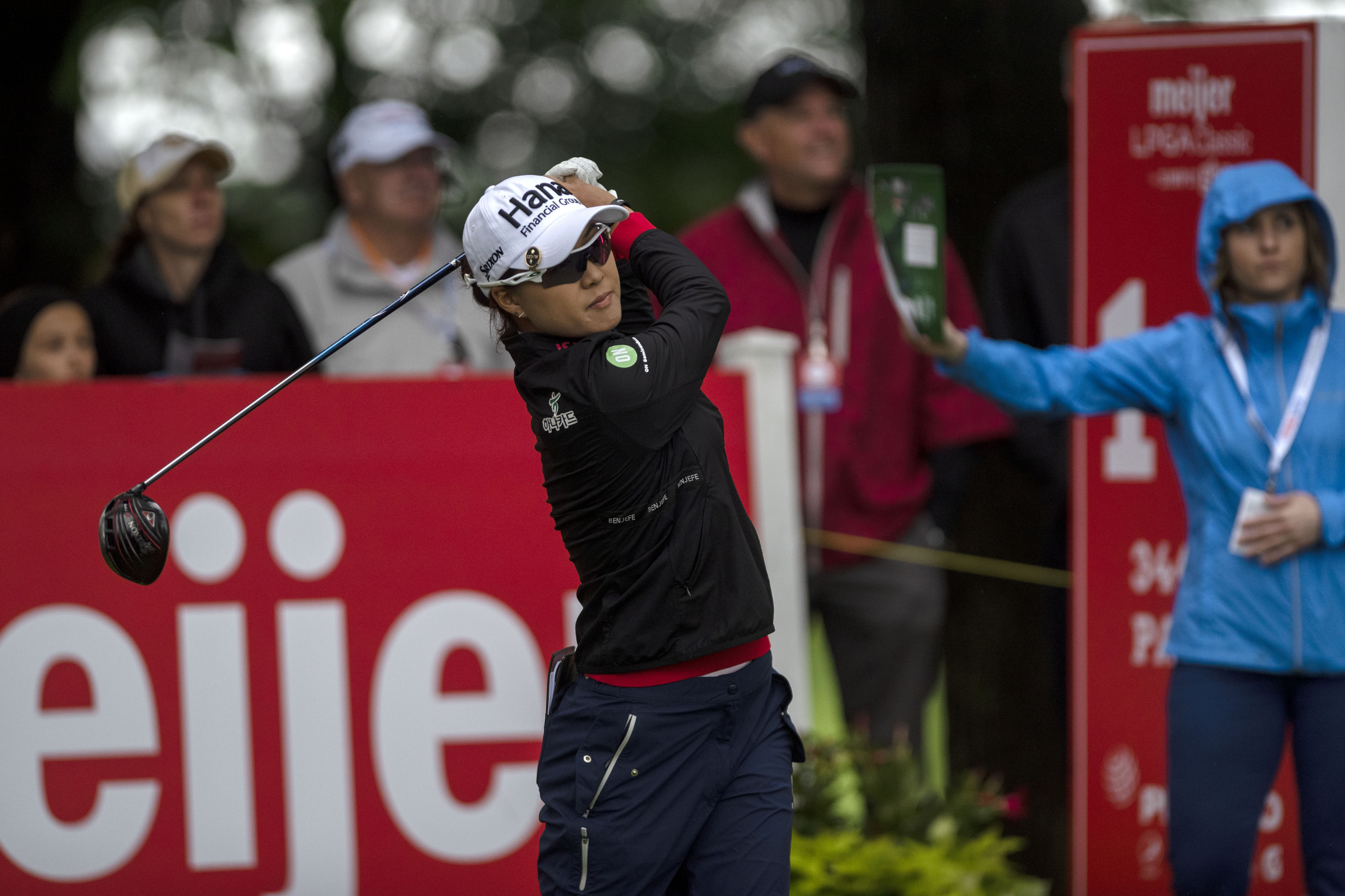 Perry, Shin tied for lead in rain-delayed Meijer LPGA