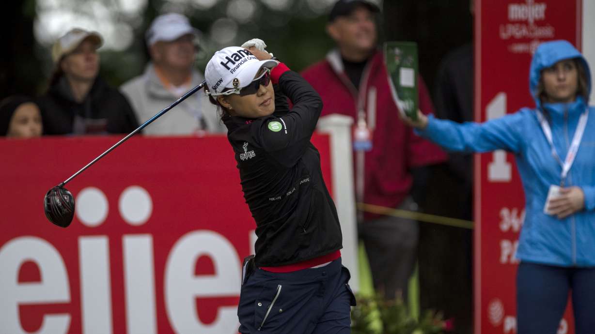 Perry, Shin tied for lead in rain-delayed Meijer LPGA