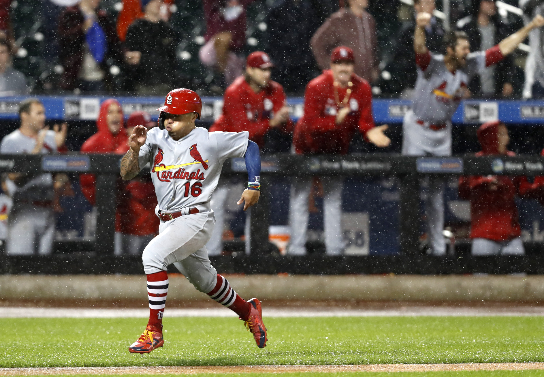 Cards rally in rain, game vs Mets suspended in 9th tied at 4