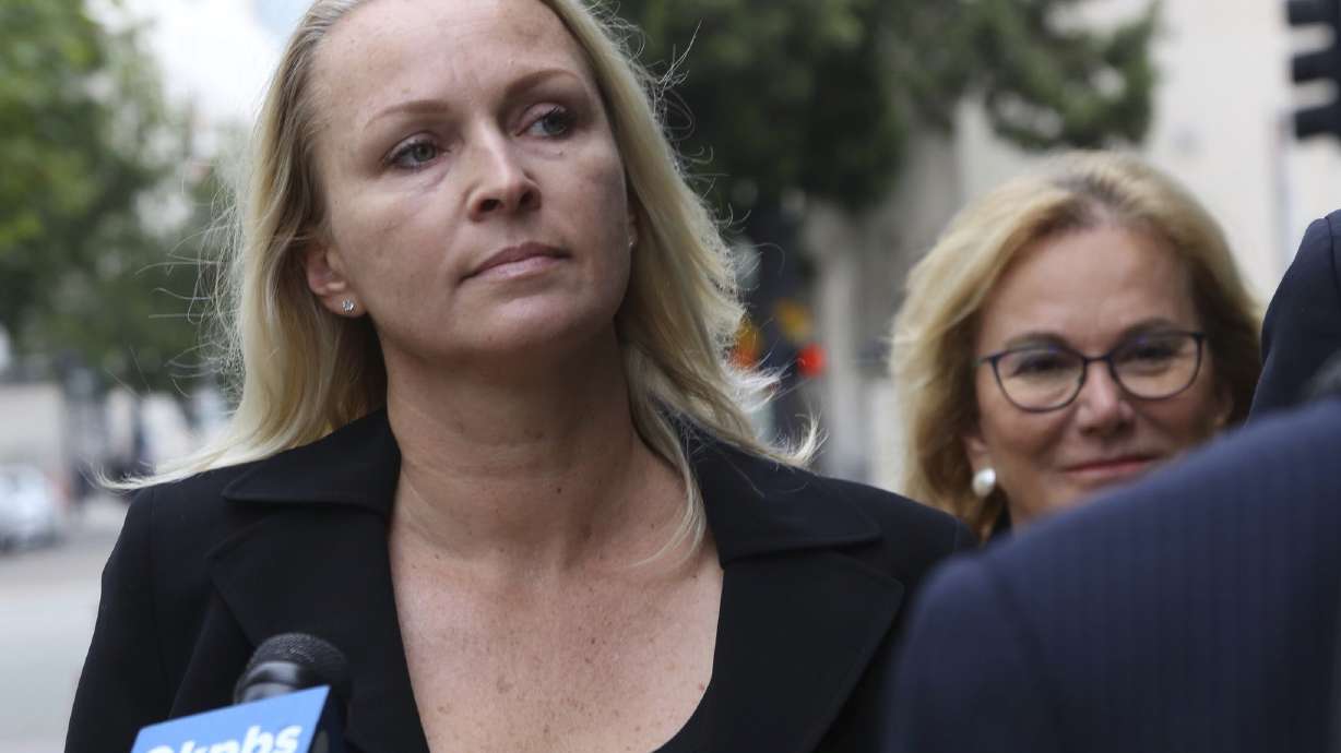 Legal fight tougher for congressman as wife pleads guilty