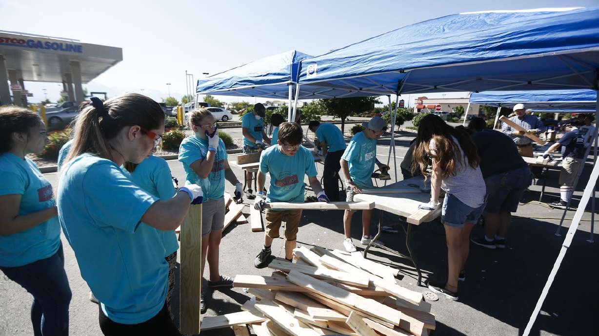 Utah volunteers build bunk beds for kids in need