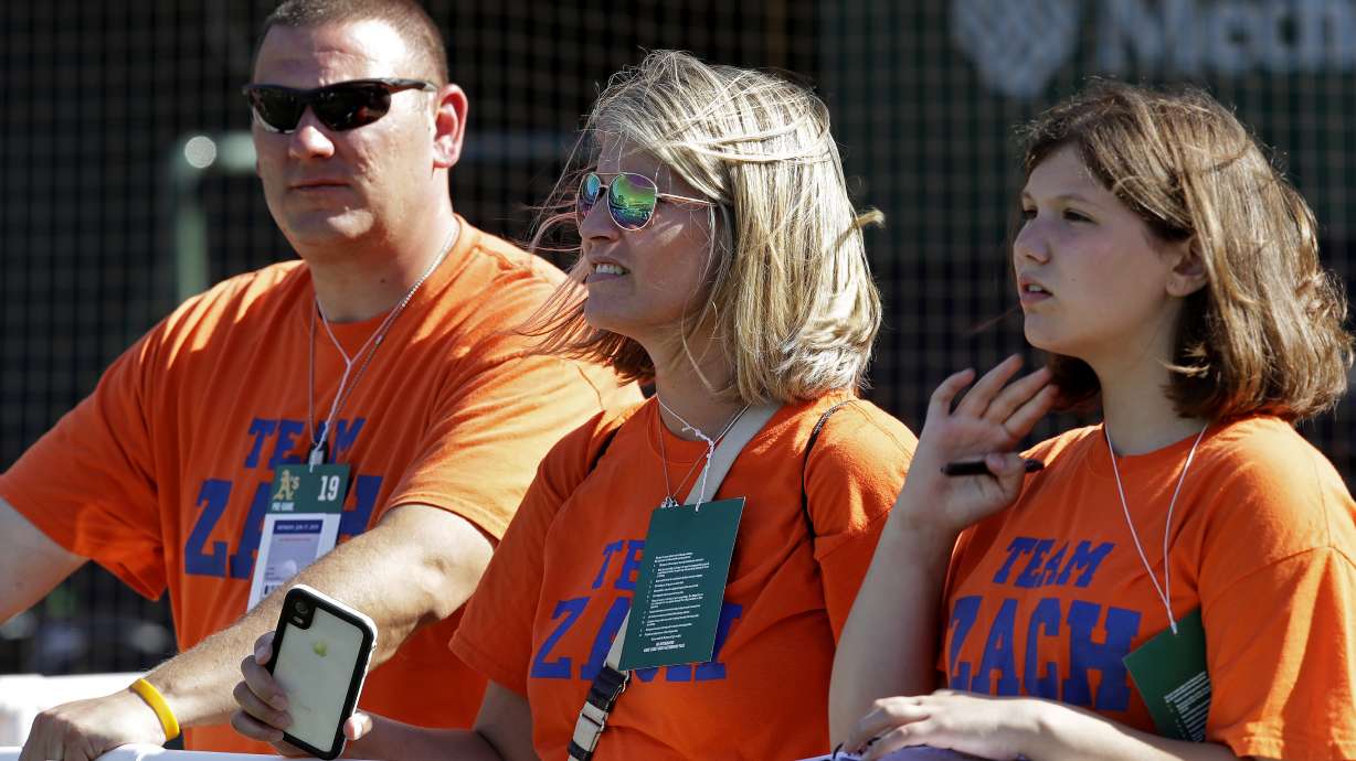 Nick Hundley's care for ailing boy leads to lasting bond