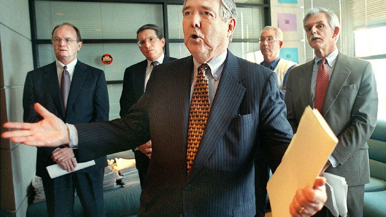 Former Hearst CEO Frank Bennack writing memoir