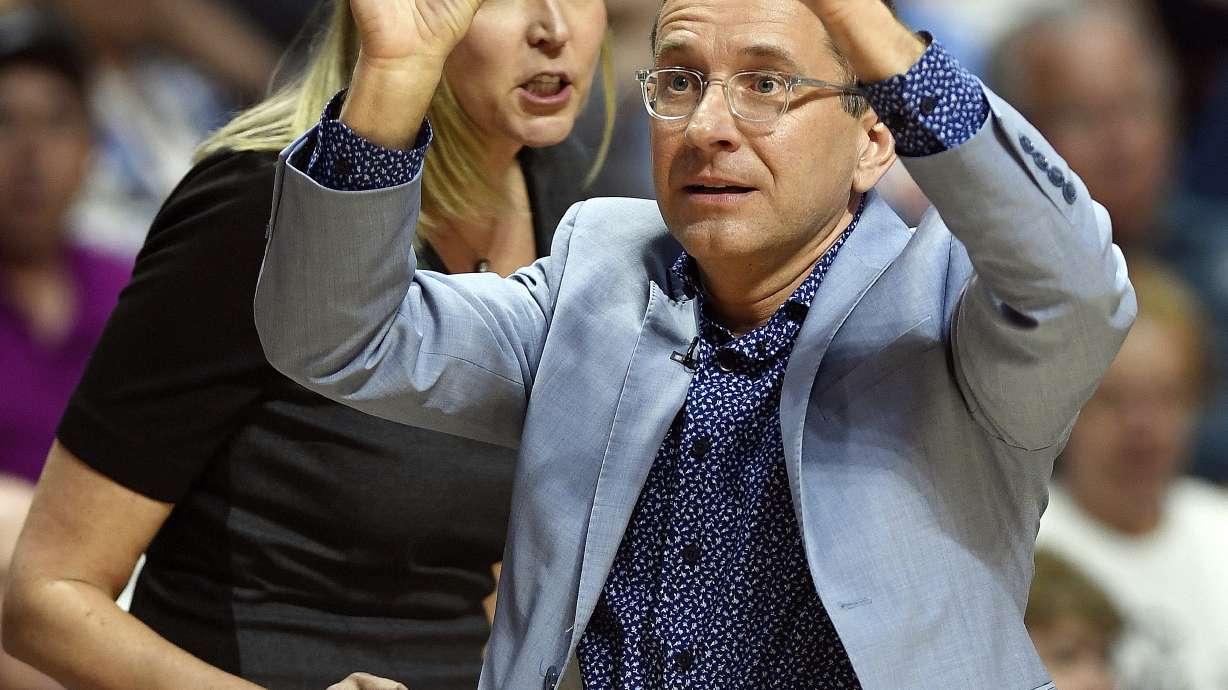 Connecticut off to hot start, sits atop WNBA standings