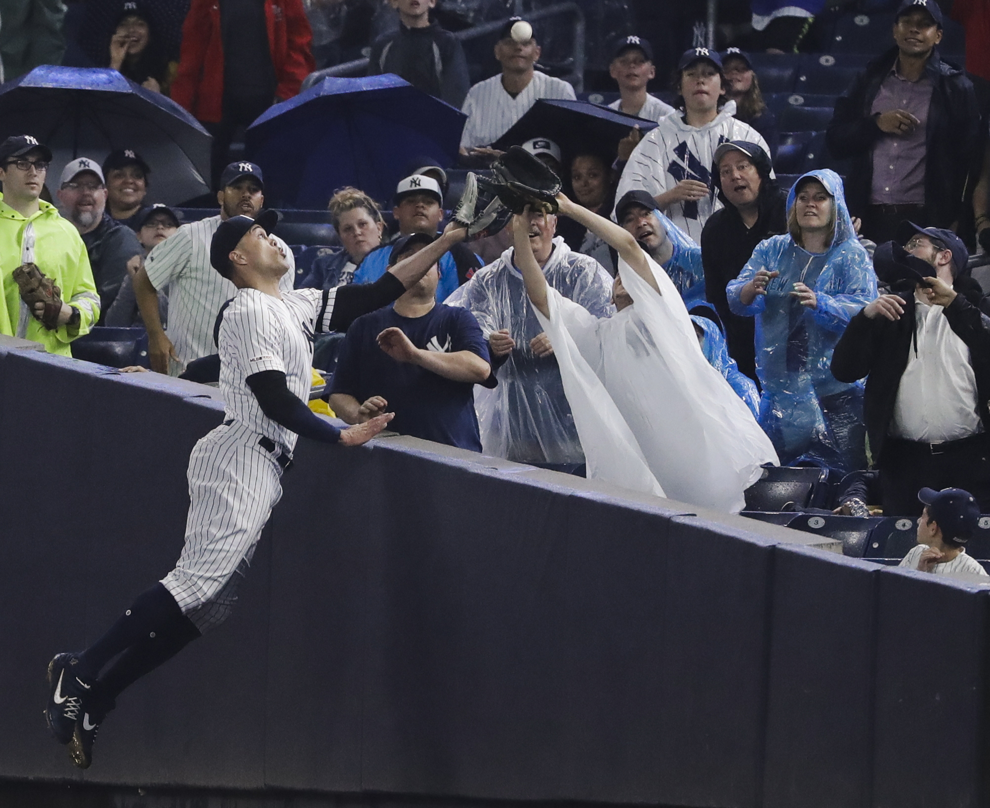 Maybin makes bid to keep spot with HR, Yanks beat Rays 6-3