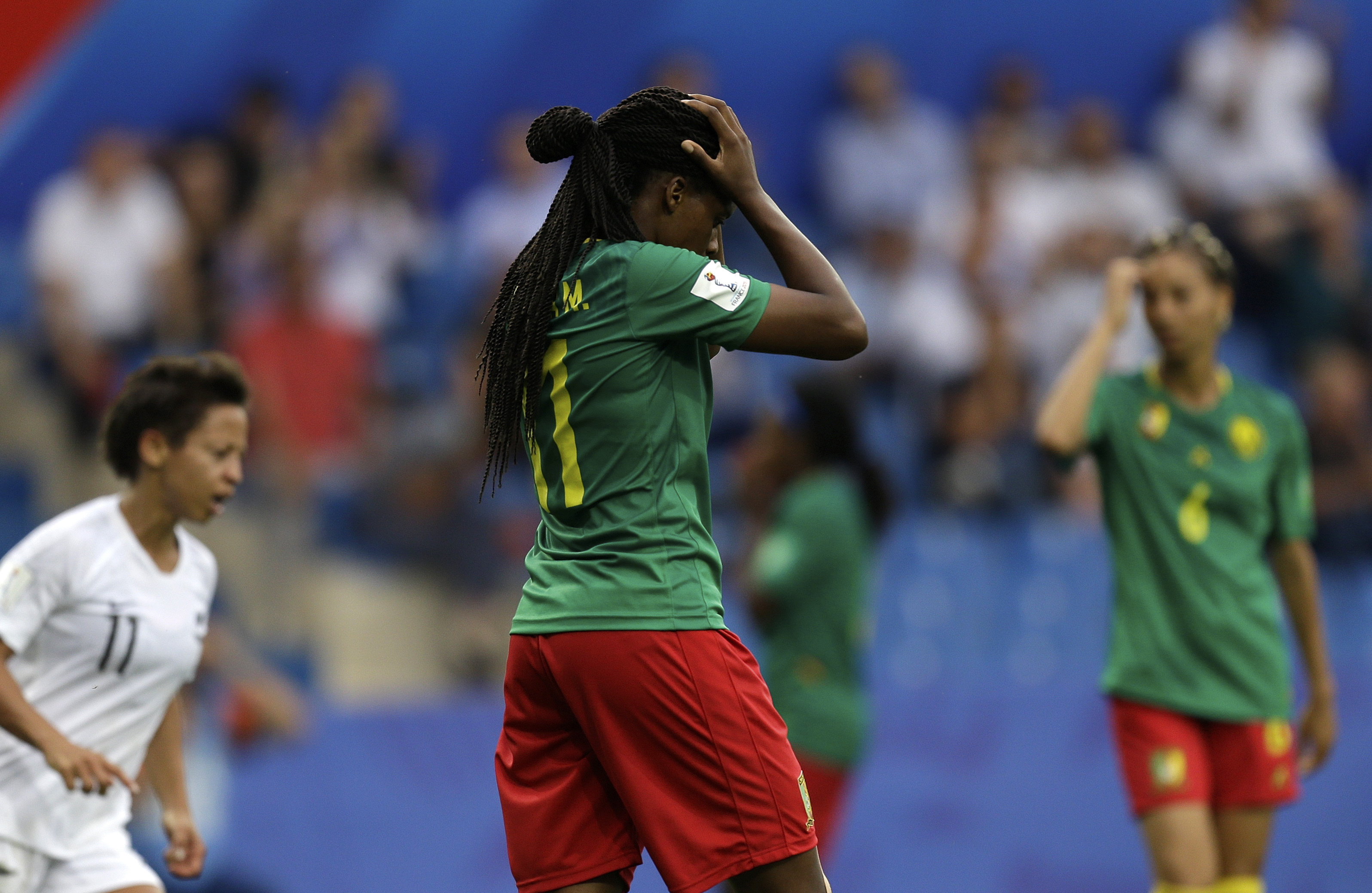 Cameroon beats New Zealand 2-1 to reach round of 16