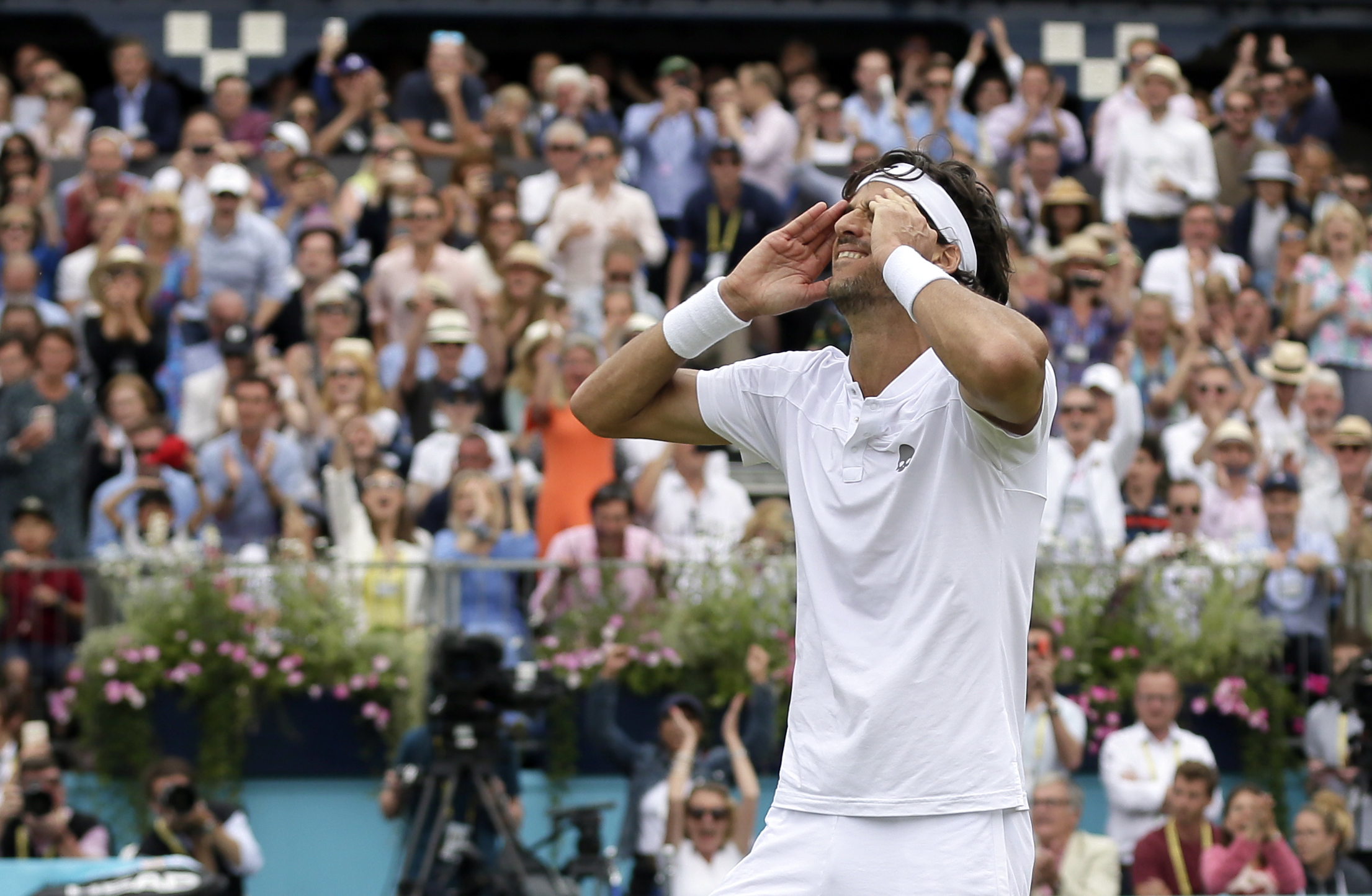 Murray completes fairytale return, Lopez claims 2 titles