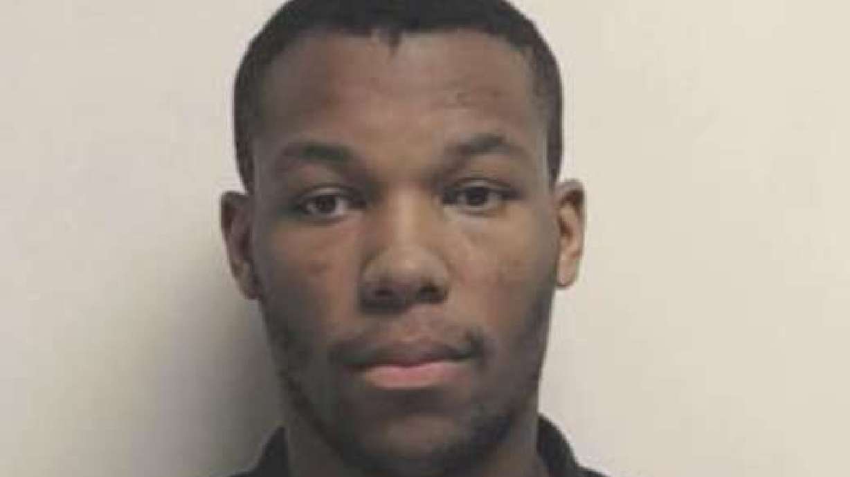 Armed Utah security guard charged with illegally possessing weapons