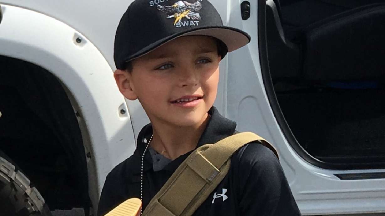 Bluffdale boy whose growing pains were leg tumors dies from cancer