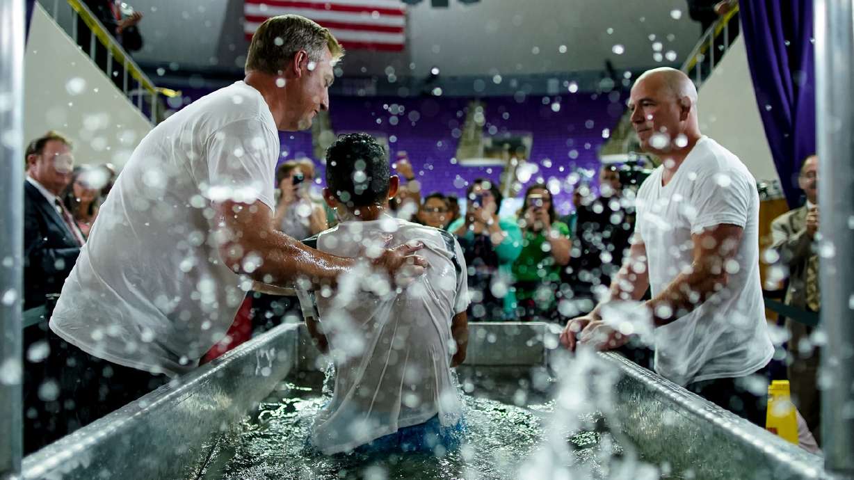 Thousands gather in Utah for Jehovah's Witnesses global convention