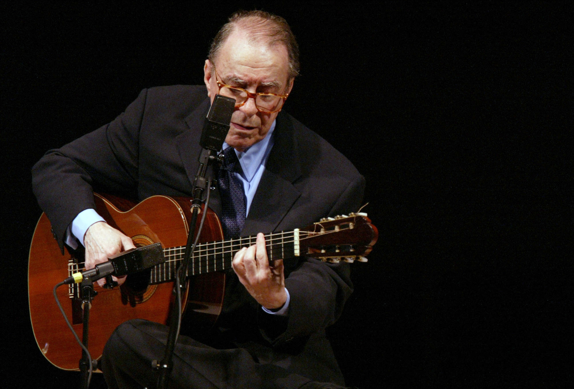 Brazilian bossa nova pioneer Joao Gilberto dies at 88