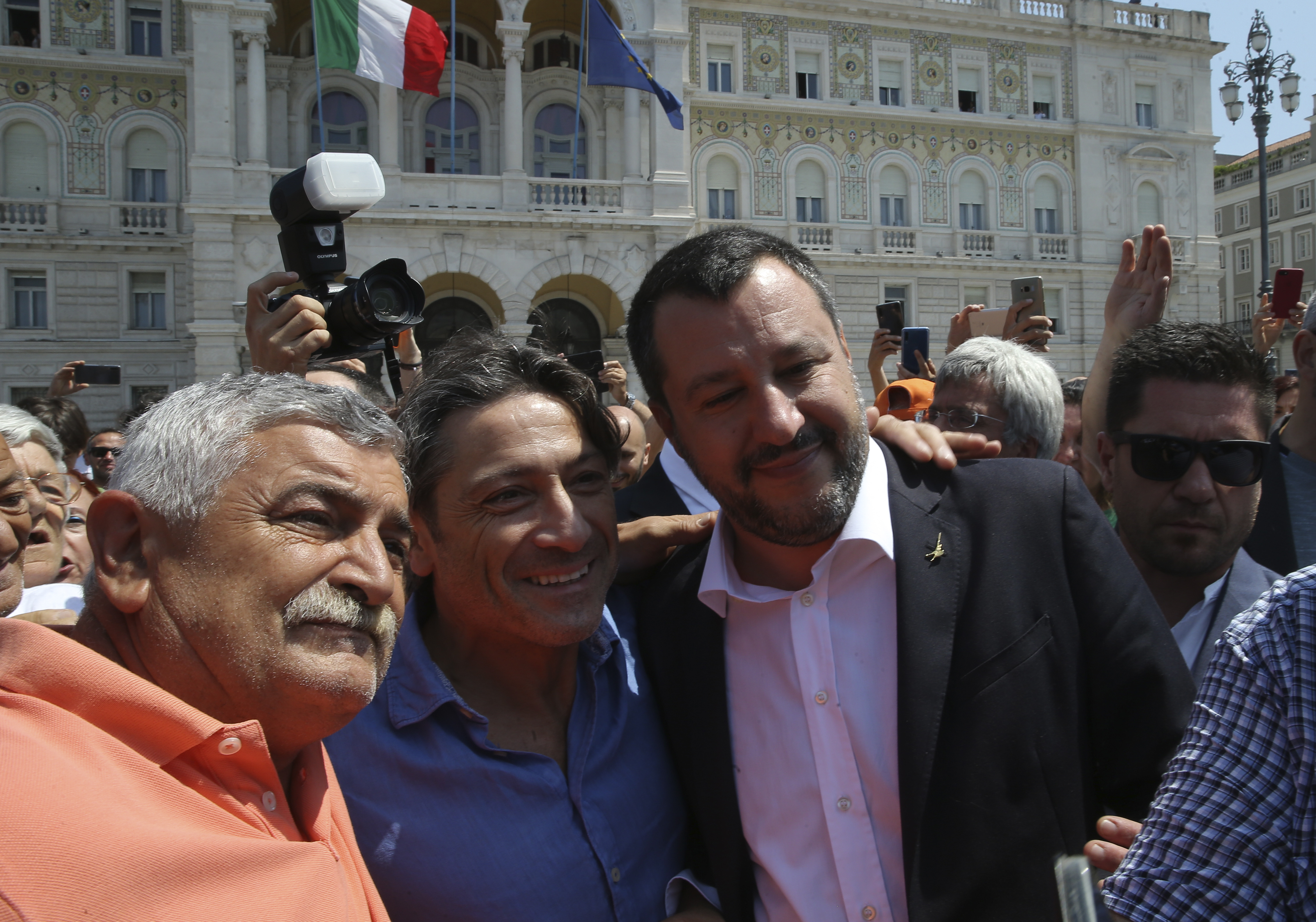 Italian minister Salvini closes migrant center in Sicily