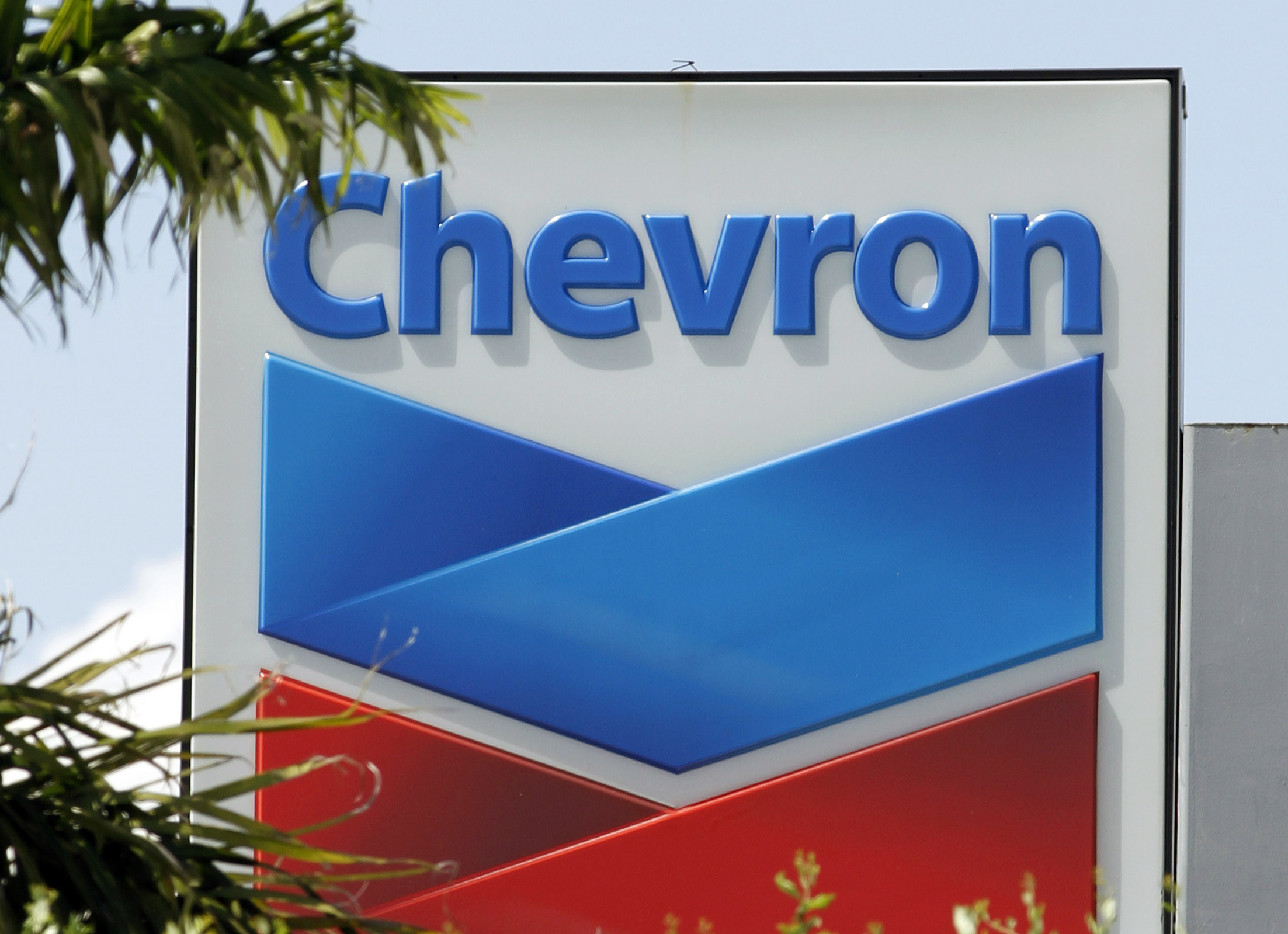 Chevron ordered to halt oil spill into California canyon