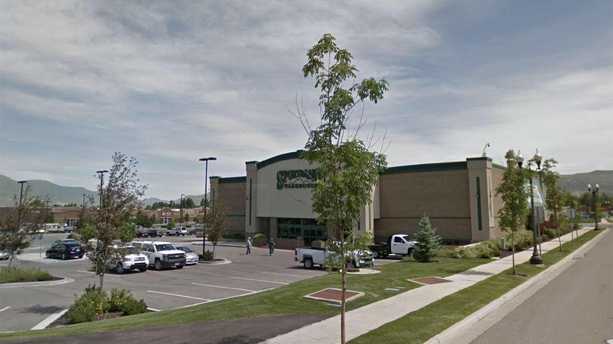 Utahn tackled by customers after trying to load gun in store, charges say