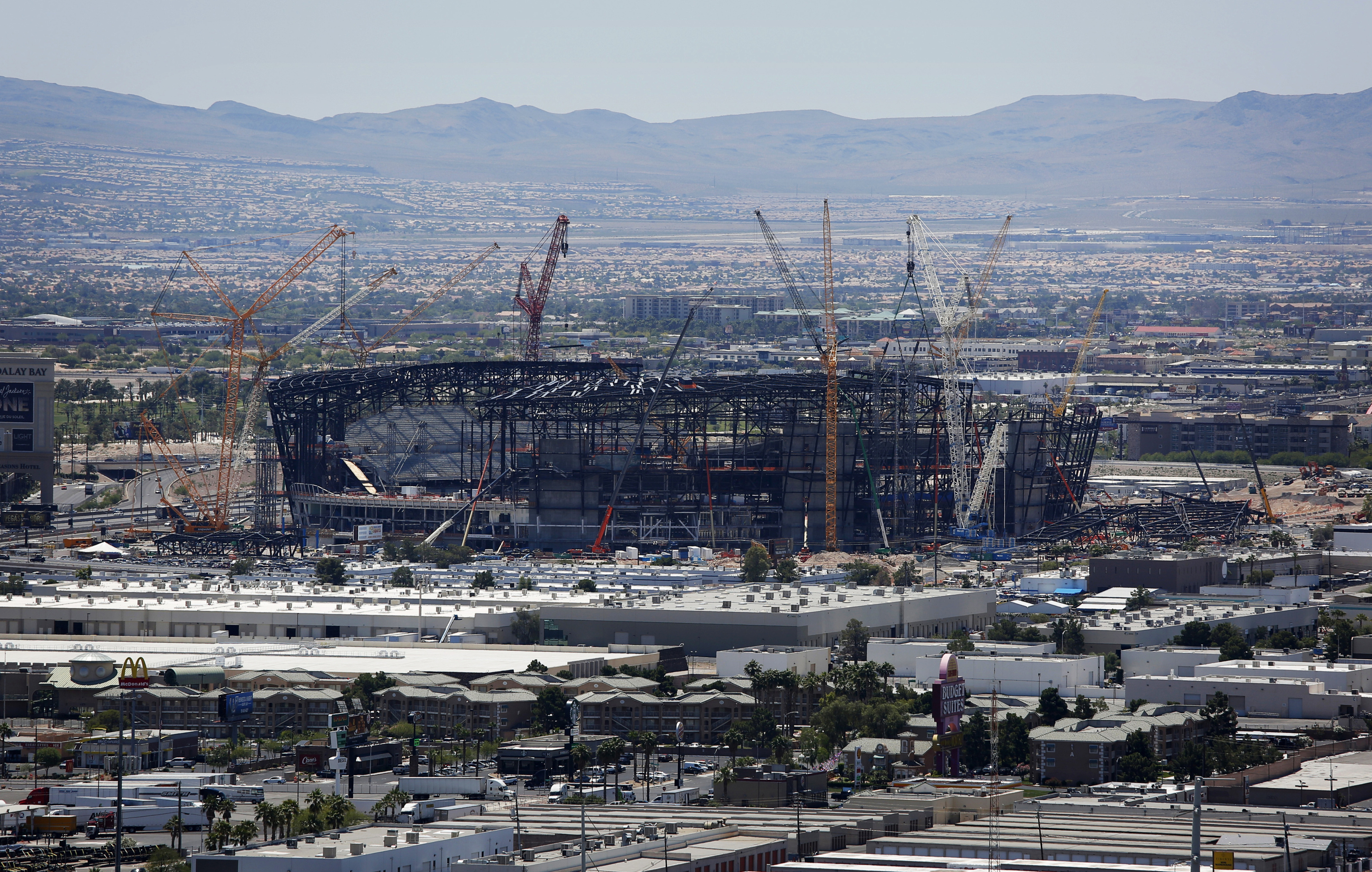Cost of Raiders stadium in Las Vegas rises to $1.9 billion
