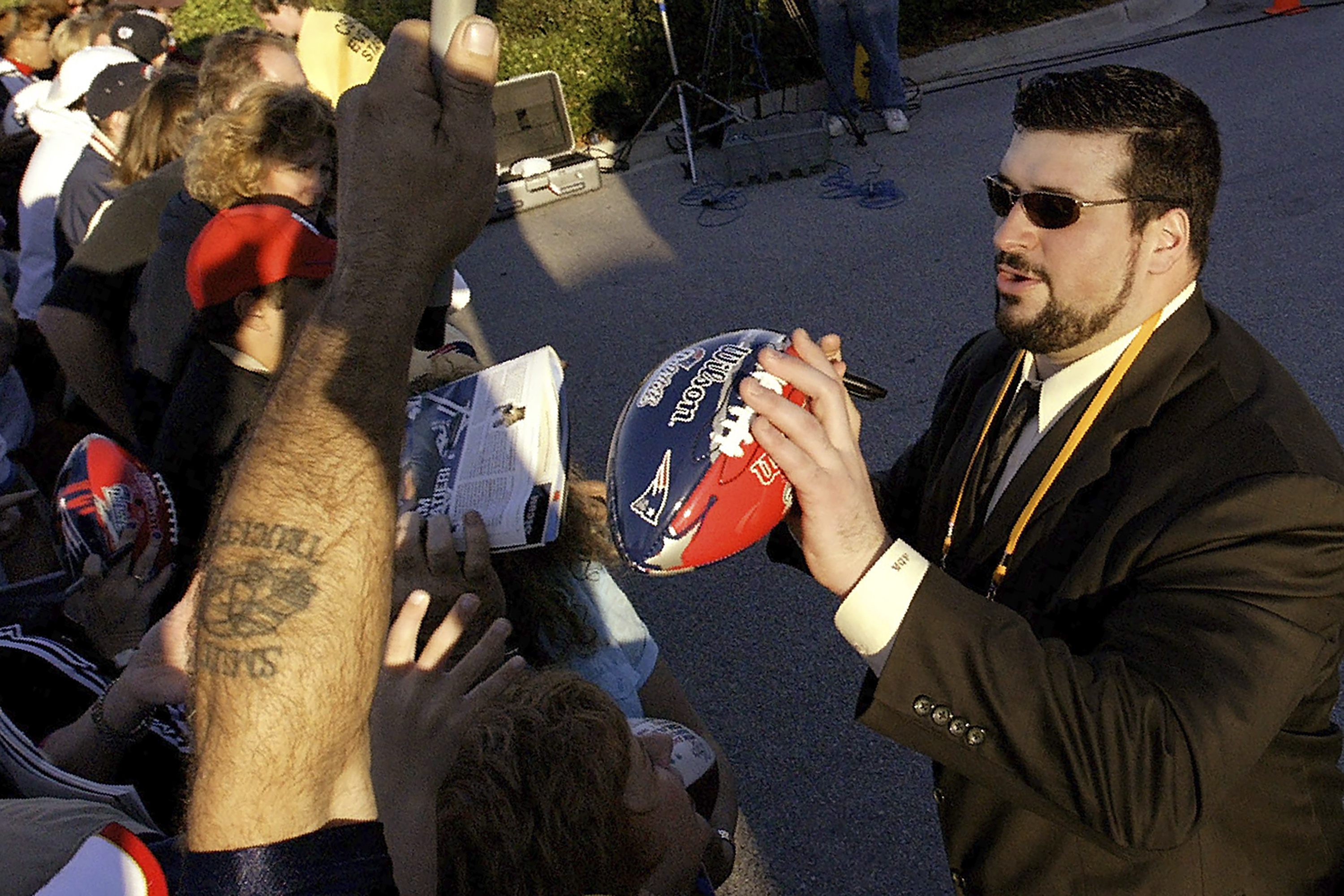 3-time Super Bowl champion Andruzzi gets his college degree